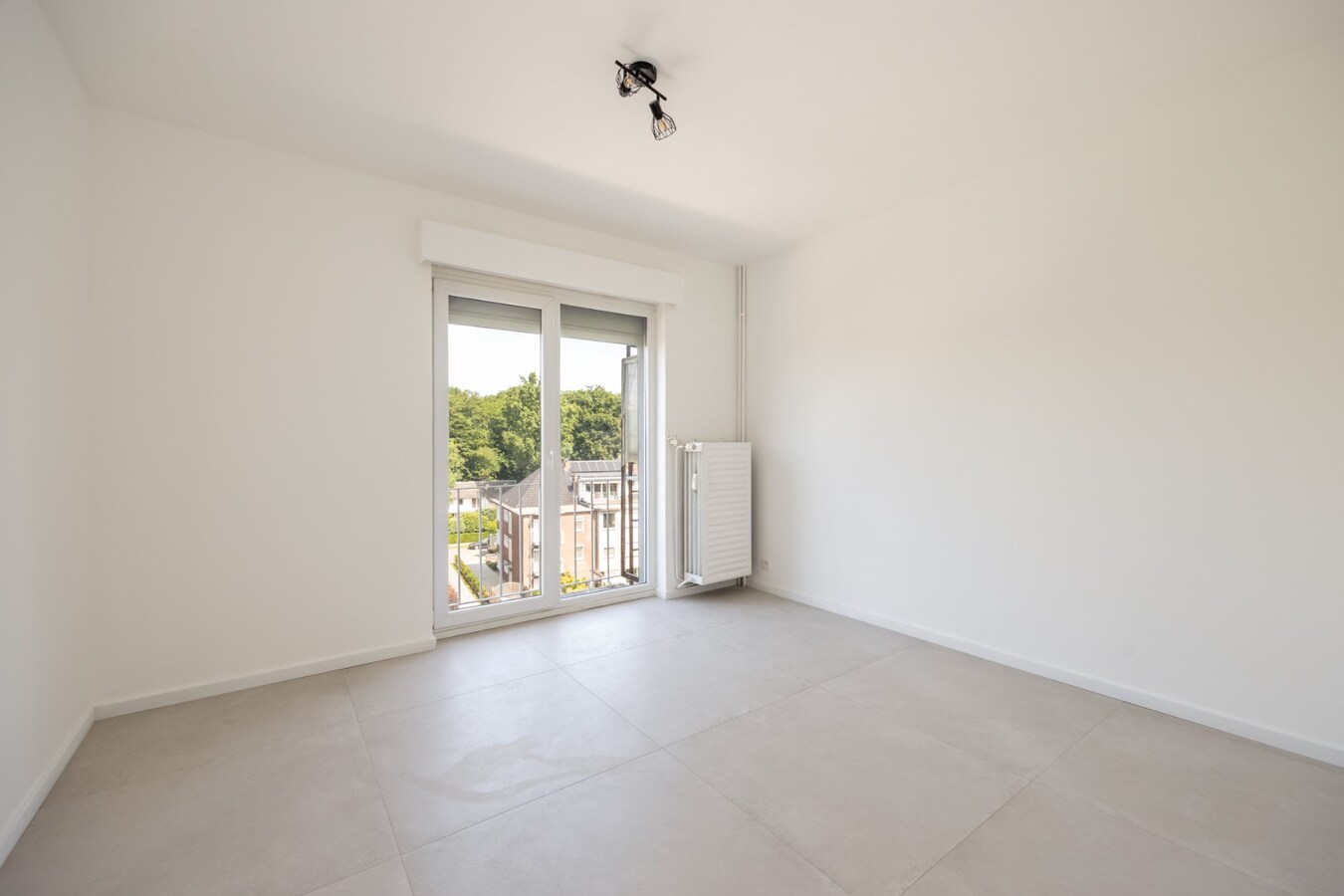 Gerenoveerd appt met 3 slpk en terras te Berchem! 