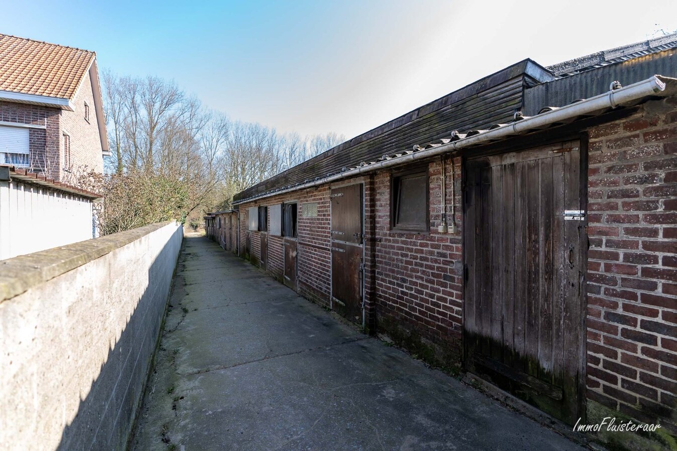 Maison avec man&#232;ge/logement pour chevaux et d&#233;pendances sur environ 1ha &#224; Mollem (Asse; Brabant flamand) 