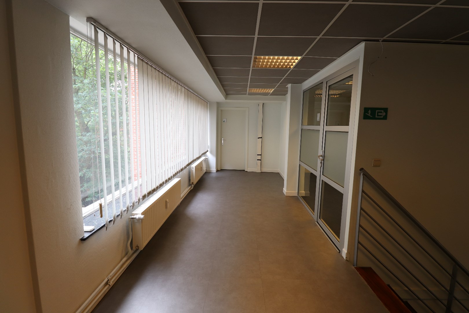 Ruim handelspand (+/- 400m&#178;) te huur gelegen op TOPLOCATIE in Geel! 