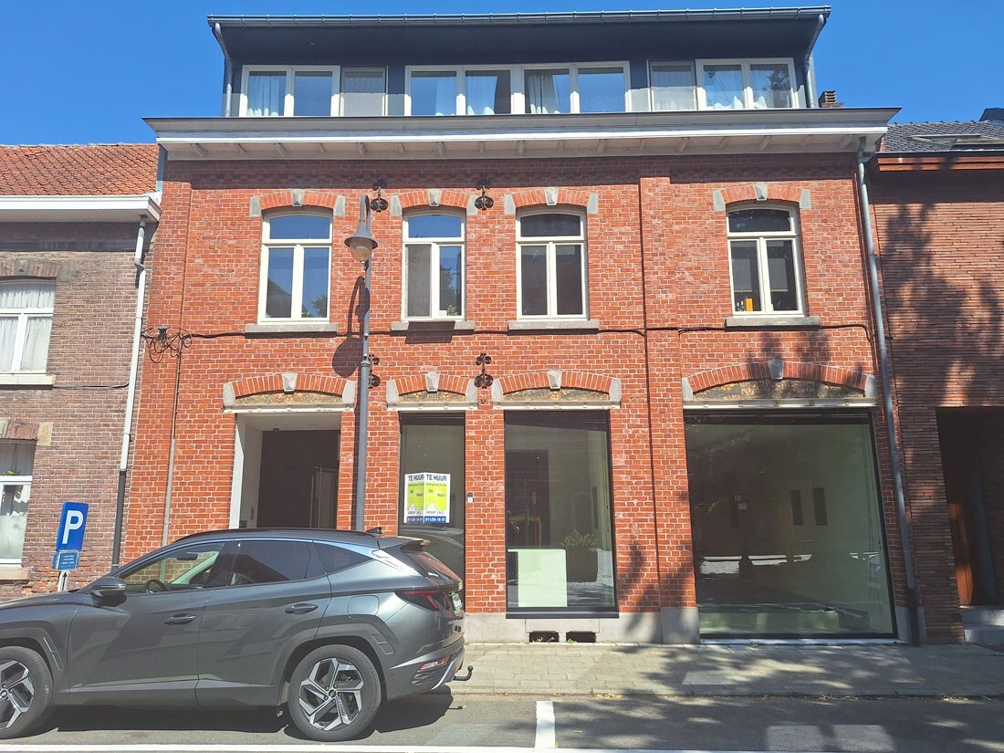 Stijvol gerenoveerd handelspand te Diepenbeek centrum POP UP MOGELIJK 