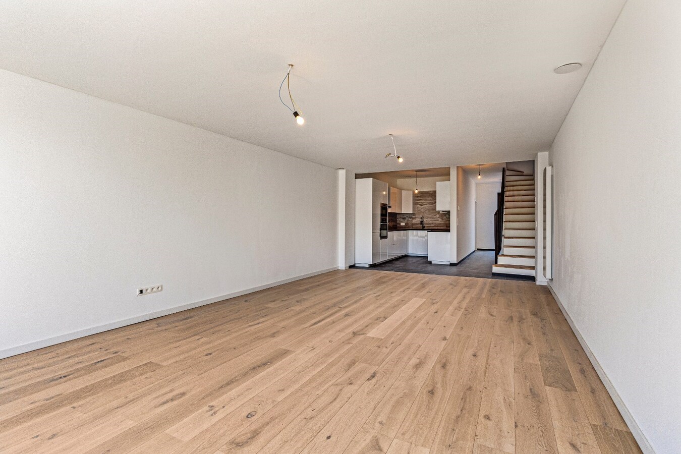 Prachtig gerenoveerde 4-slpk woning in het centrum van Stabroek! 