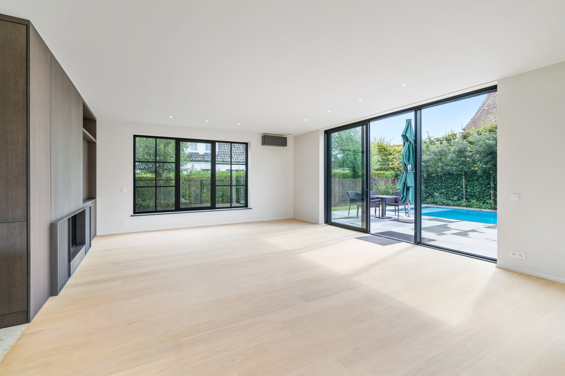 Villa exceptionnellement finie avec piscine situ&#233;e dans un quartier r&#233;sidentiel de villas &#224; la p&#233;riph&#233;rie du Zoute. 