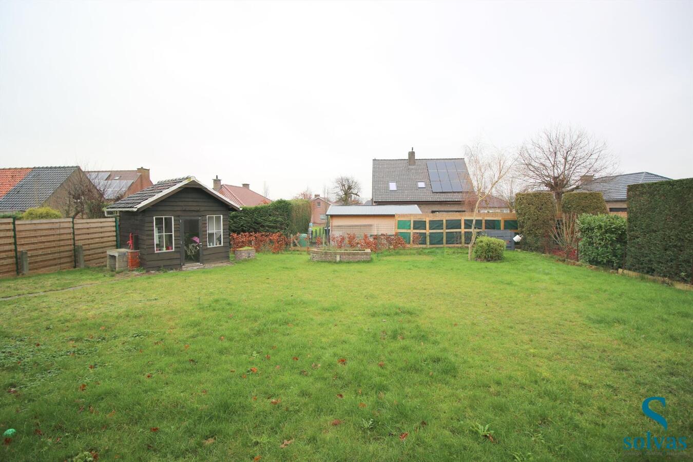 Vrijstaande woning dicht bij het centrum van Zomergem met 2 slaapkamers! 