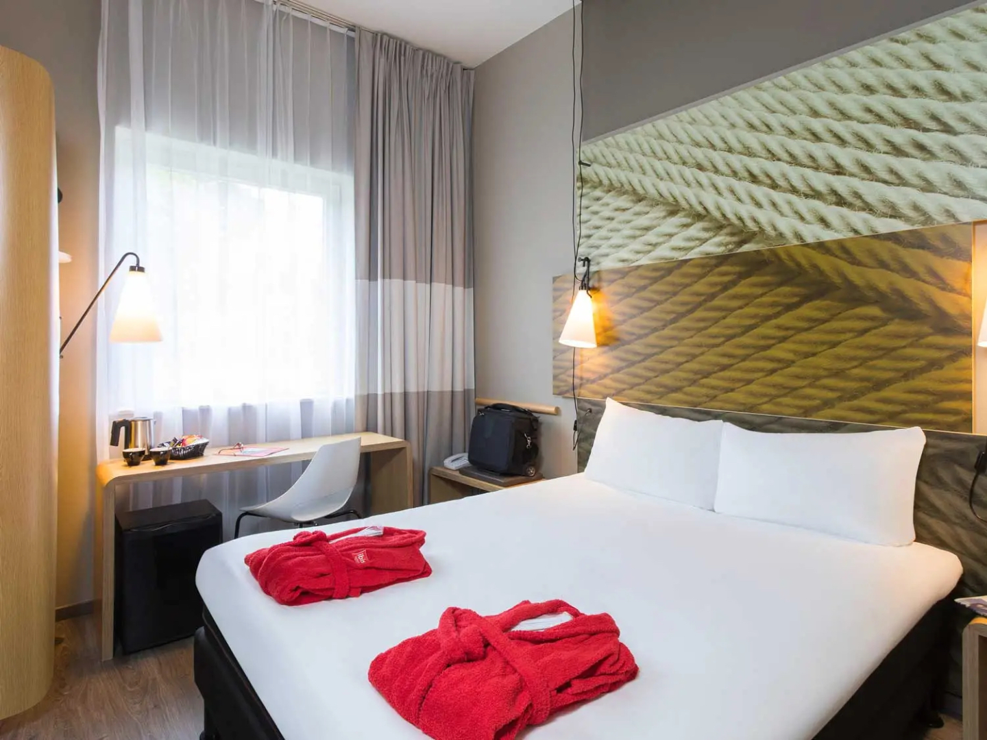 Ibis hotel met prachtig buitenzwembad aan de Belgische Kust 