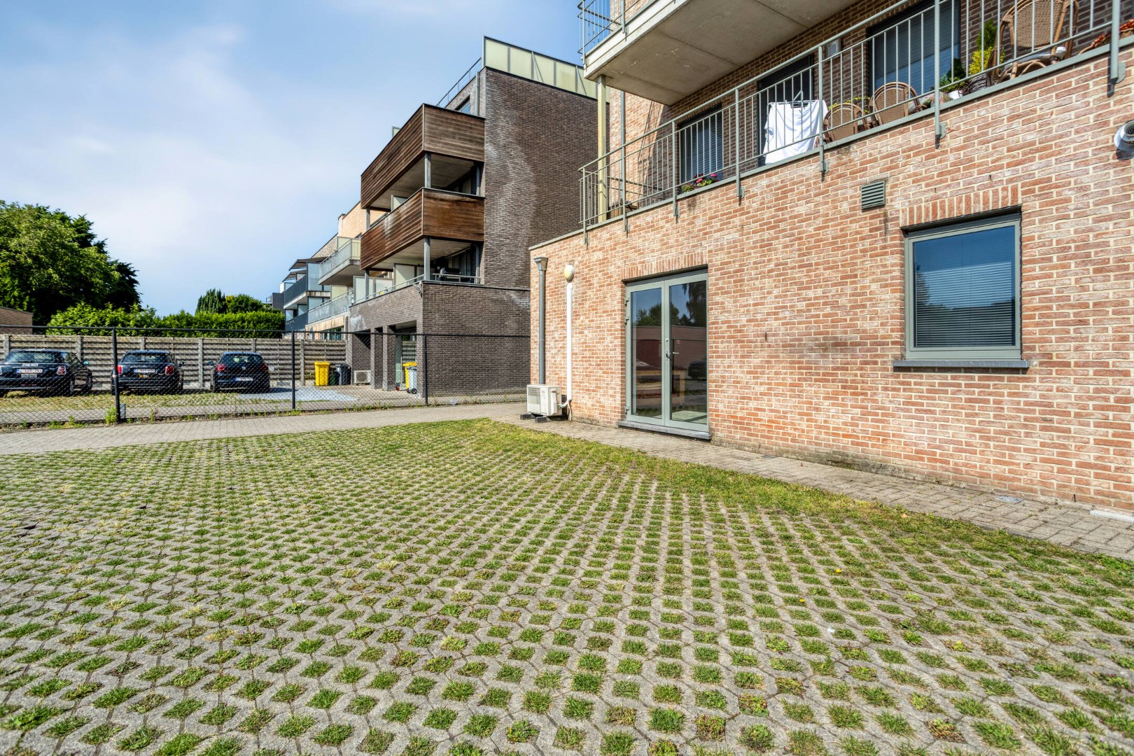 Gelijkvloerse handelsruimte met achterliggende tuinstrook in het centrum van Geel 