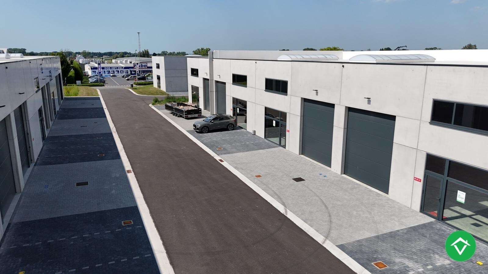 Loods te koop – 145 m&#178; met 2 parkeerplaatsen inbegrepen op de industriezone te Ichtegem 