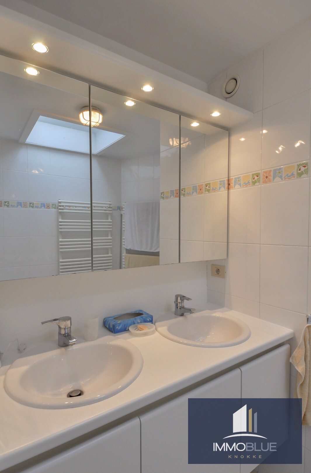 Appartement duplex avec terrasses ensoleill&#233;es, situ&#233; &#224; deux pas de la mer et de la place Rubens. 