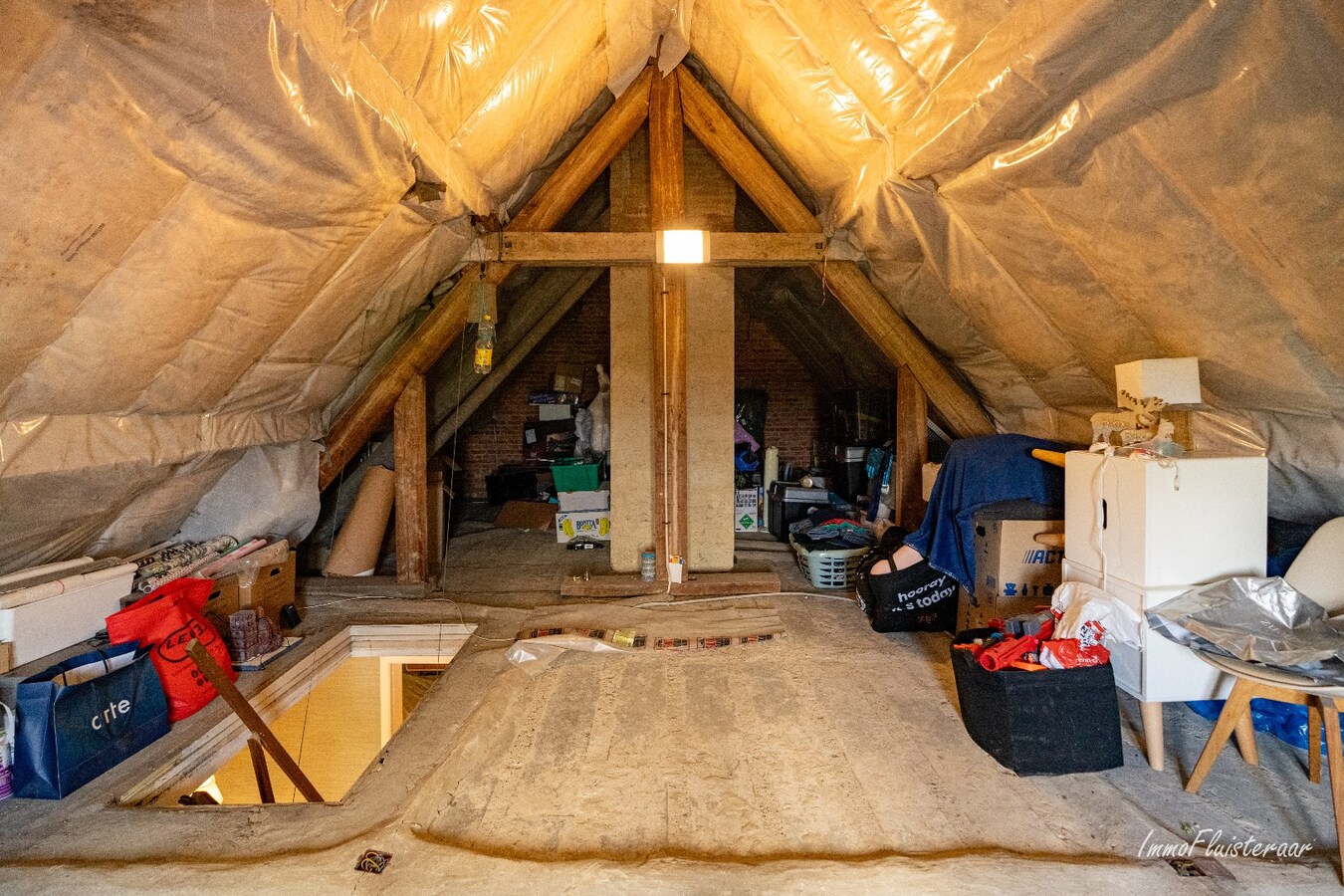 Charmant gerenoveerde woning met diverse bijgebouwen op ca. 1,9 ha te Bekkevoort. 