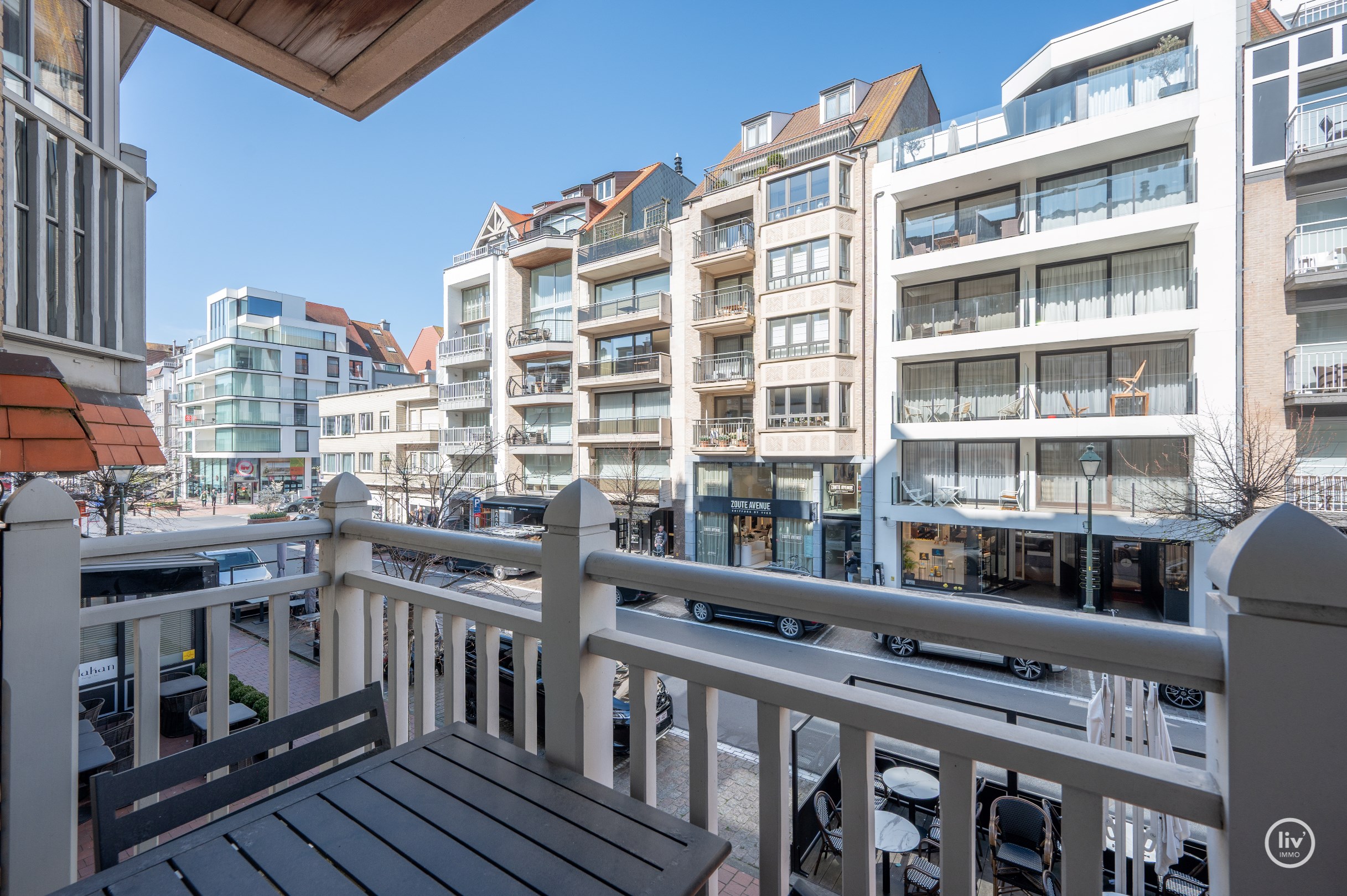 Instapklaar appartement met mooi zonneterras, gelegen op de Dumortierlaan. 