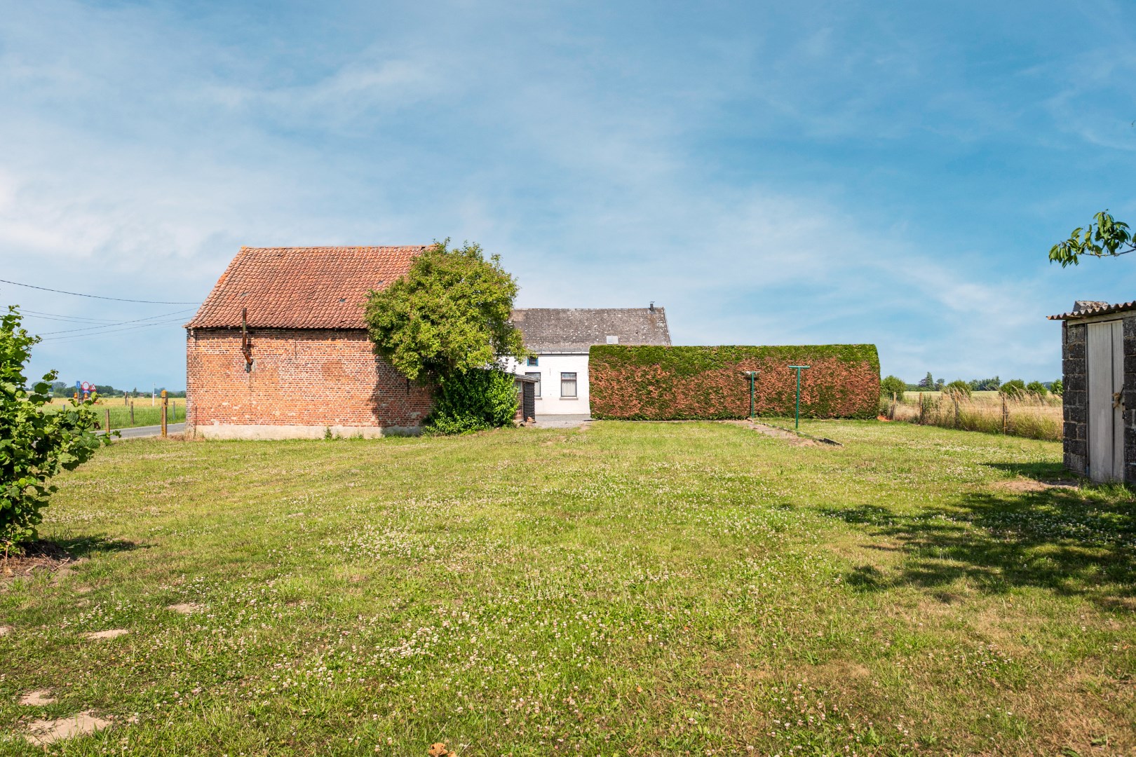 Maison &#224; r&#233;nover avec 3 chambres, entrep&#244;t et prairie sur 59a dans le cadre verdoyant de Pepingen. 