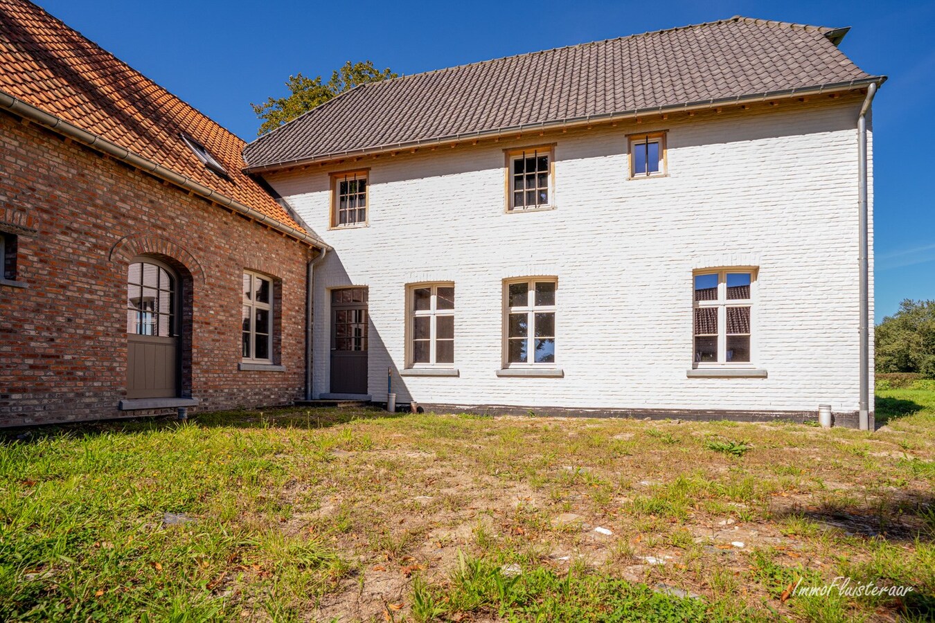 Unique farmhouse in an exceptional location on approximately 5 hectares in Peer. 