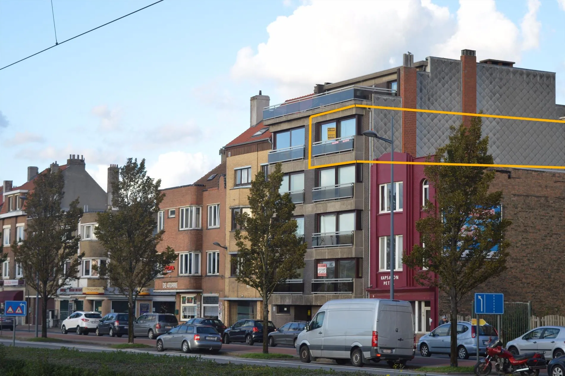 Appartement te koop met 2 slaapkamers gelegen in een rustige residentie.