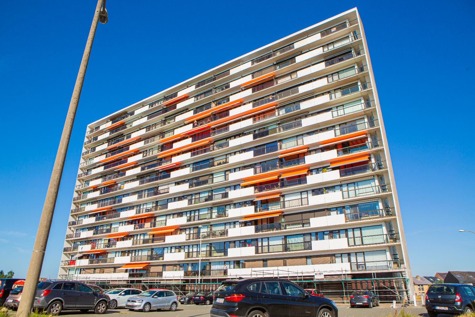 Instapklaar, zonnig 2-slpk appartement (70m2) met W-terras en wijds zeezicht 