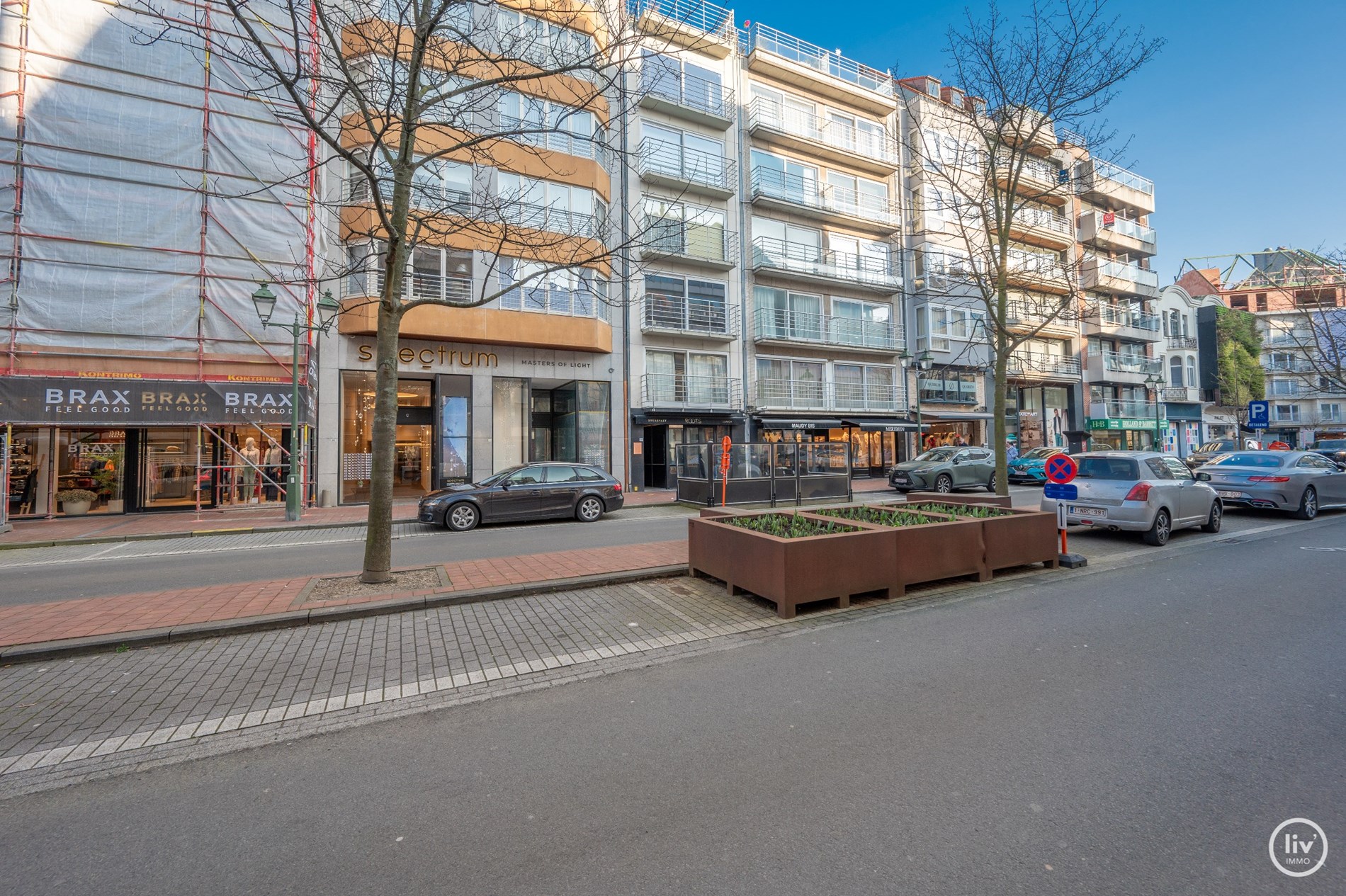 Bel appartement r&#233;nov&#233;, du c&#244;t&#233; ensoleill&#233; de l&#39;avenue Lippens, &#224; proximit&#233; de la plage. 