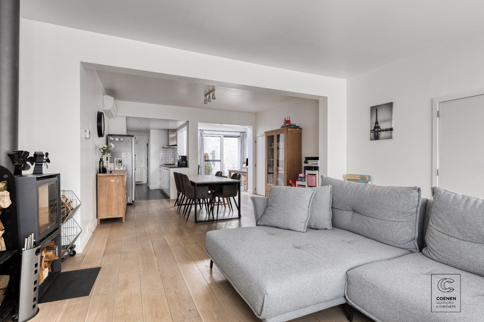 Prachtige woning van 200 m&#178; met vier slaapkamers op een uitstekende locatie te Schoten! 