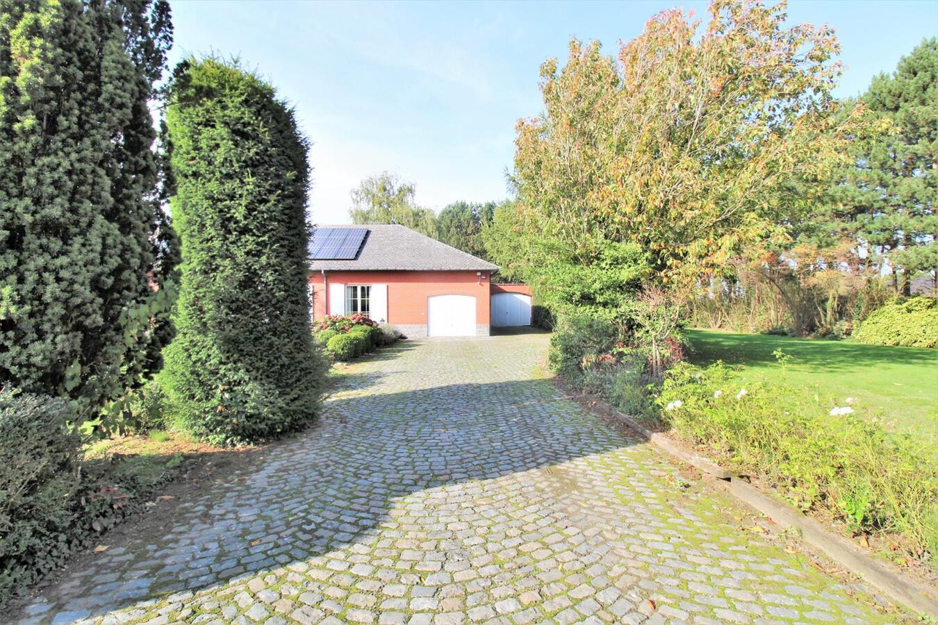 Prachtige en uitzonderlijk rustig gelegen villa met bijgebouw, weiland en bos op ca. 3.1ha te Lubbeek (Vlaams-Brabant) 