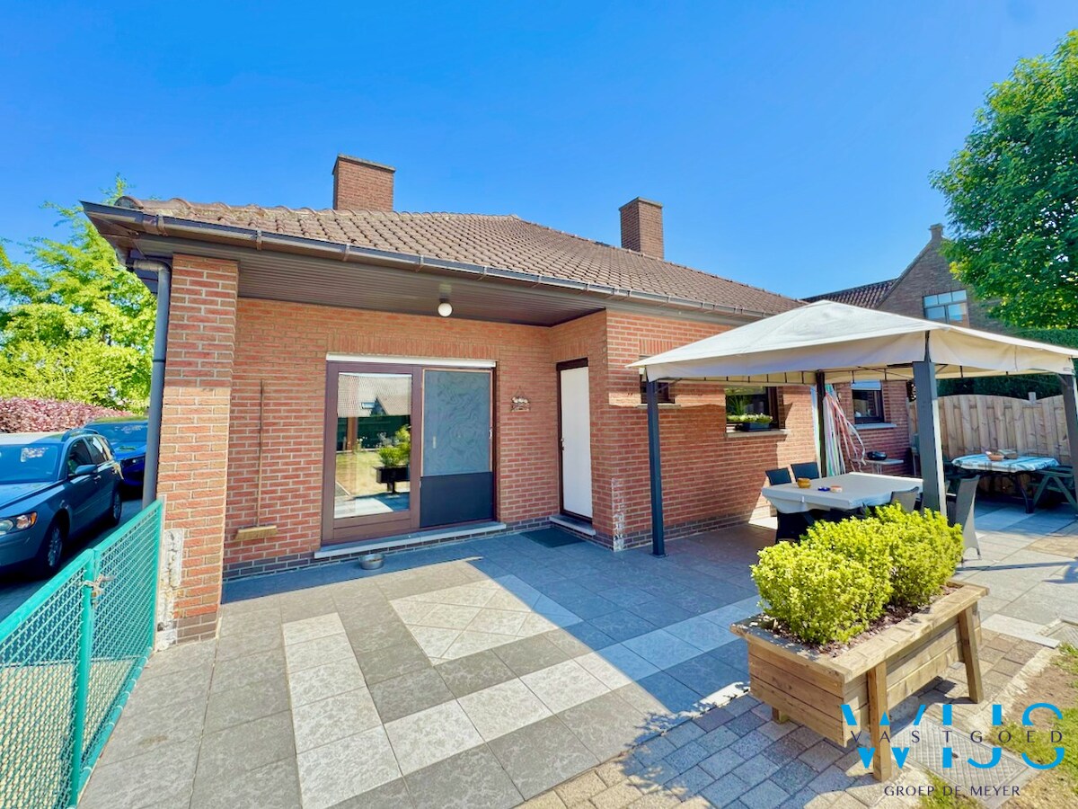 Woonhuis op 1000m&#178; in hartje Ertvelde ! 