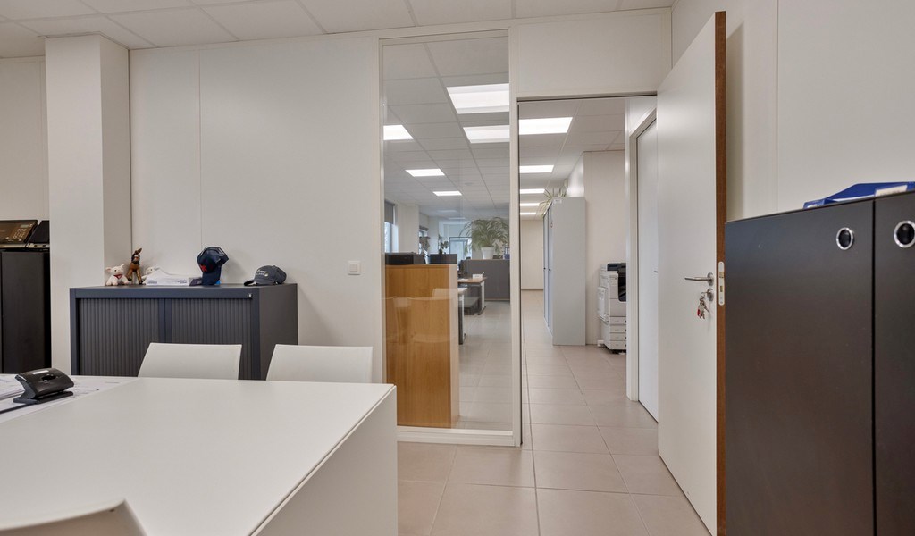 Magazijn met kantoor te huur langs Noordersingel in Antwerpen