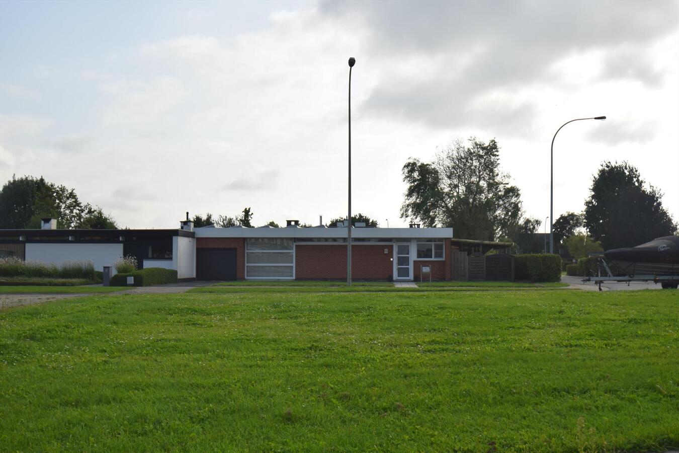 Bijzonder rustig doch goed bereikbare bungalow op 587 m&#178; grond, gelegen tussen kleine en grote ring 