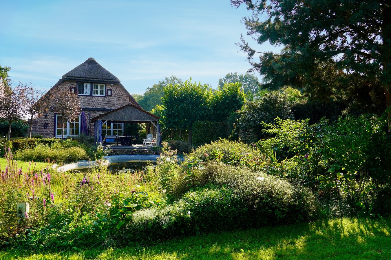 Unieke eigendom met woning , weides en vijver op ca. 5,3 ha te Geel 