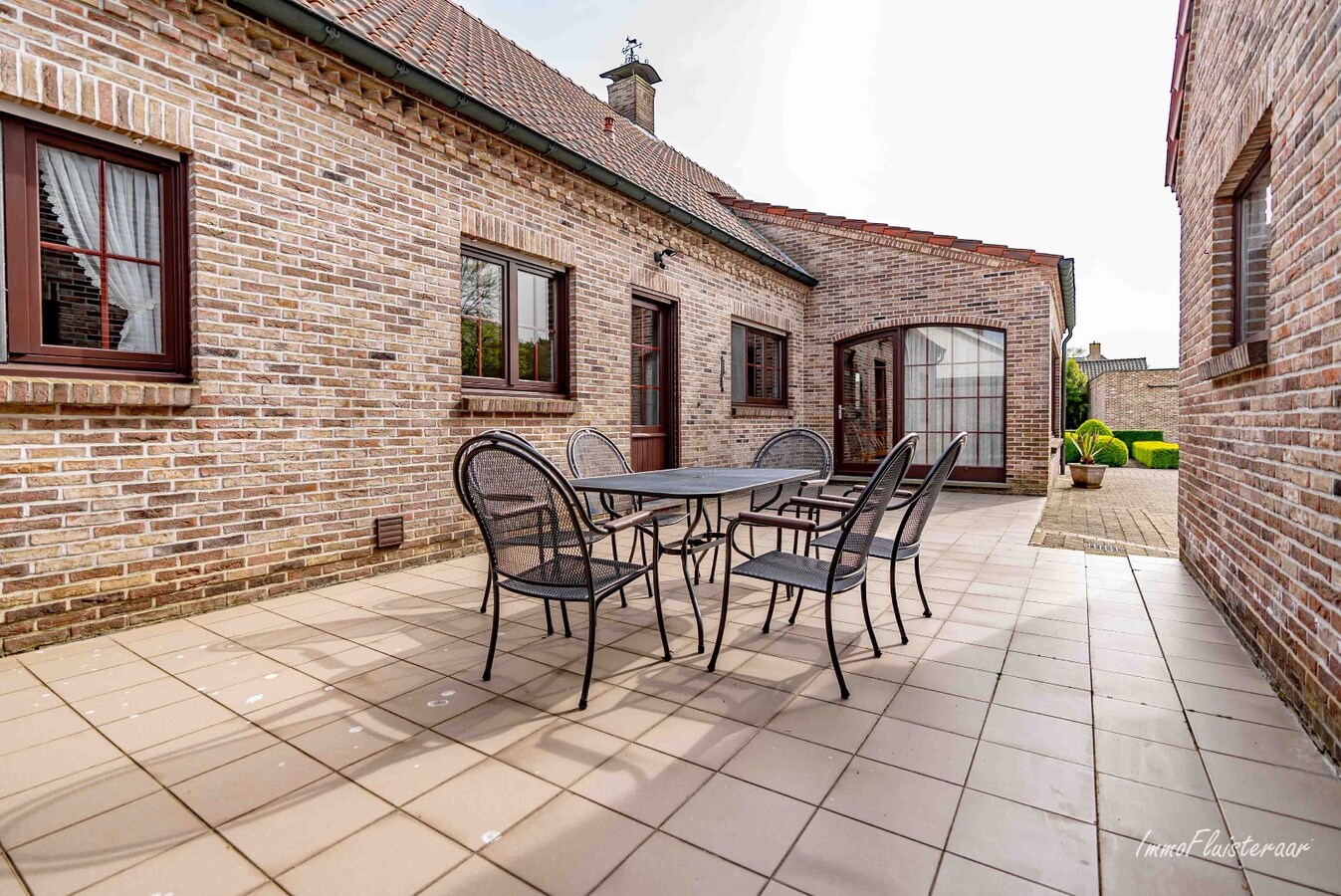 Grande maison avec des prairies et une serre sur environ 1,2 ha &#224; Hoogstraten 