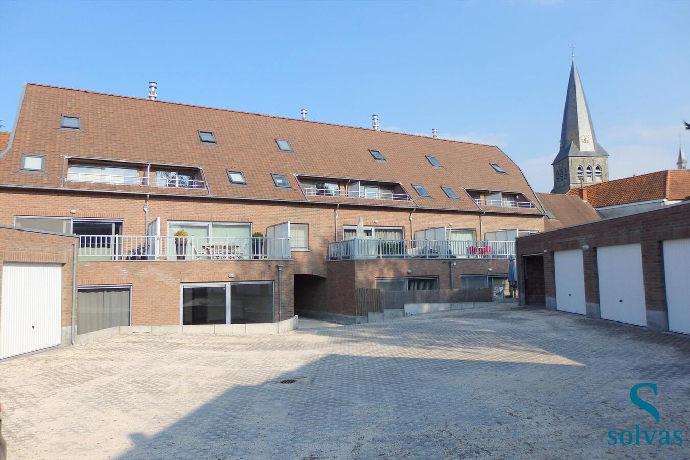 VERKOCHT! Duplex appartement in centrum Zomergem! 