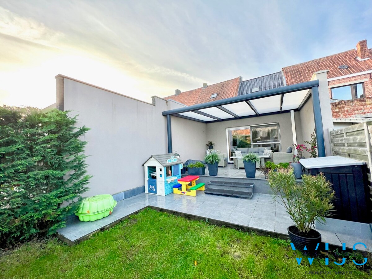Gerenoveerde gezinswoning met prachtige tuin te Eeklo ! 