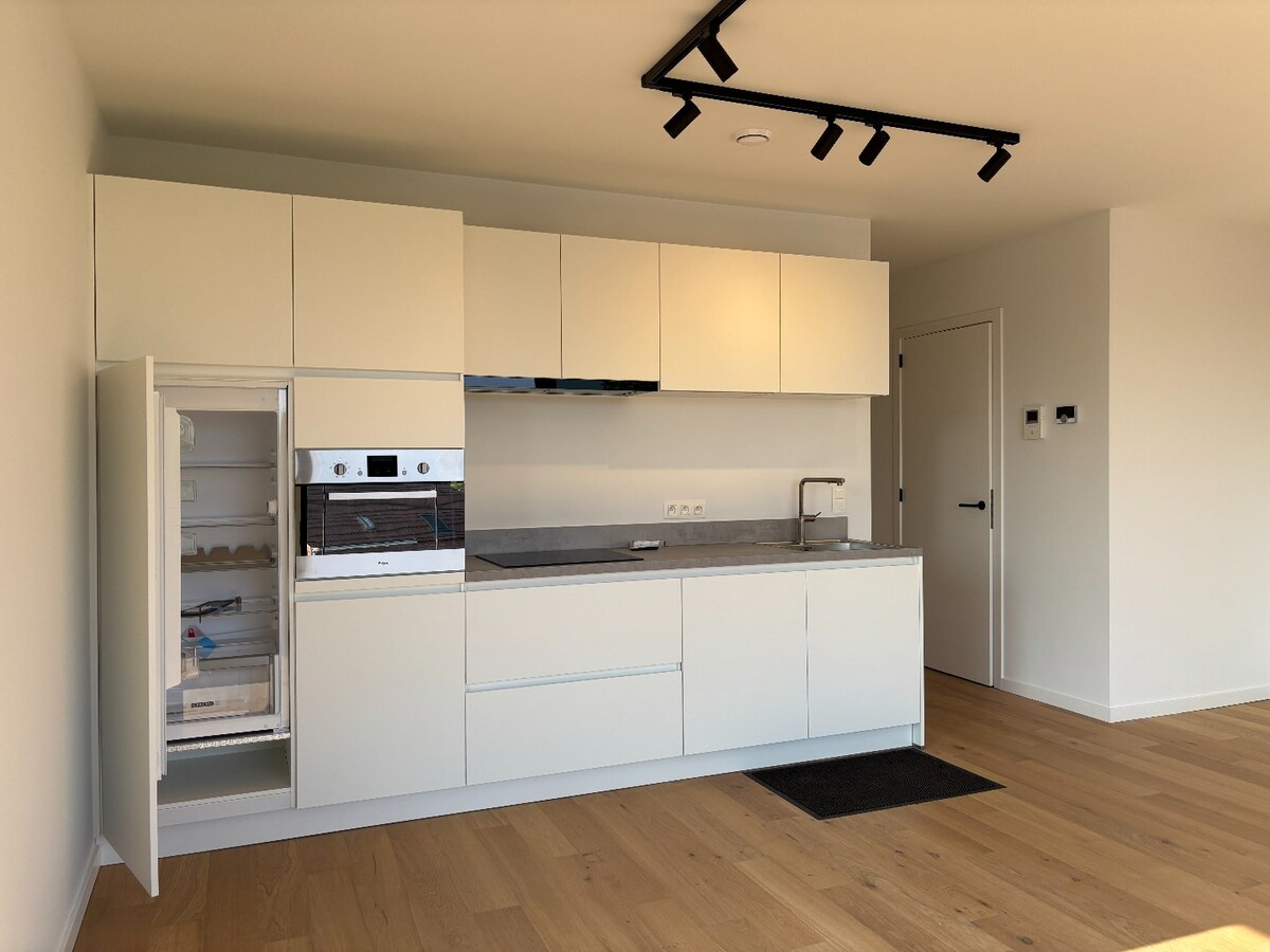 Stijlvol nieuwbouwappartement met zonneterras en garage in het hart van Sint-Antonius 