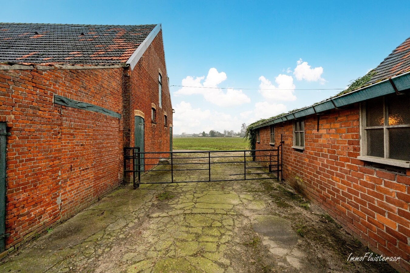 Karakteristieke hoeve met grote schuur op ca. 2 ha te Hoogstraten (Aankoop extra overliggend weiland van ca. 4 ha mogelijk) 