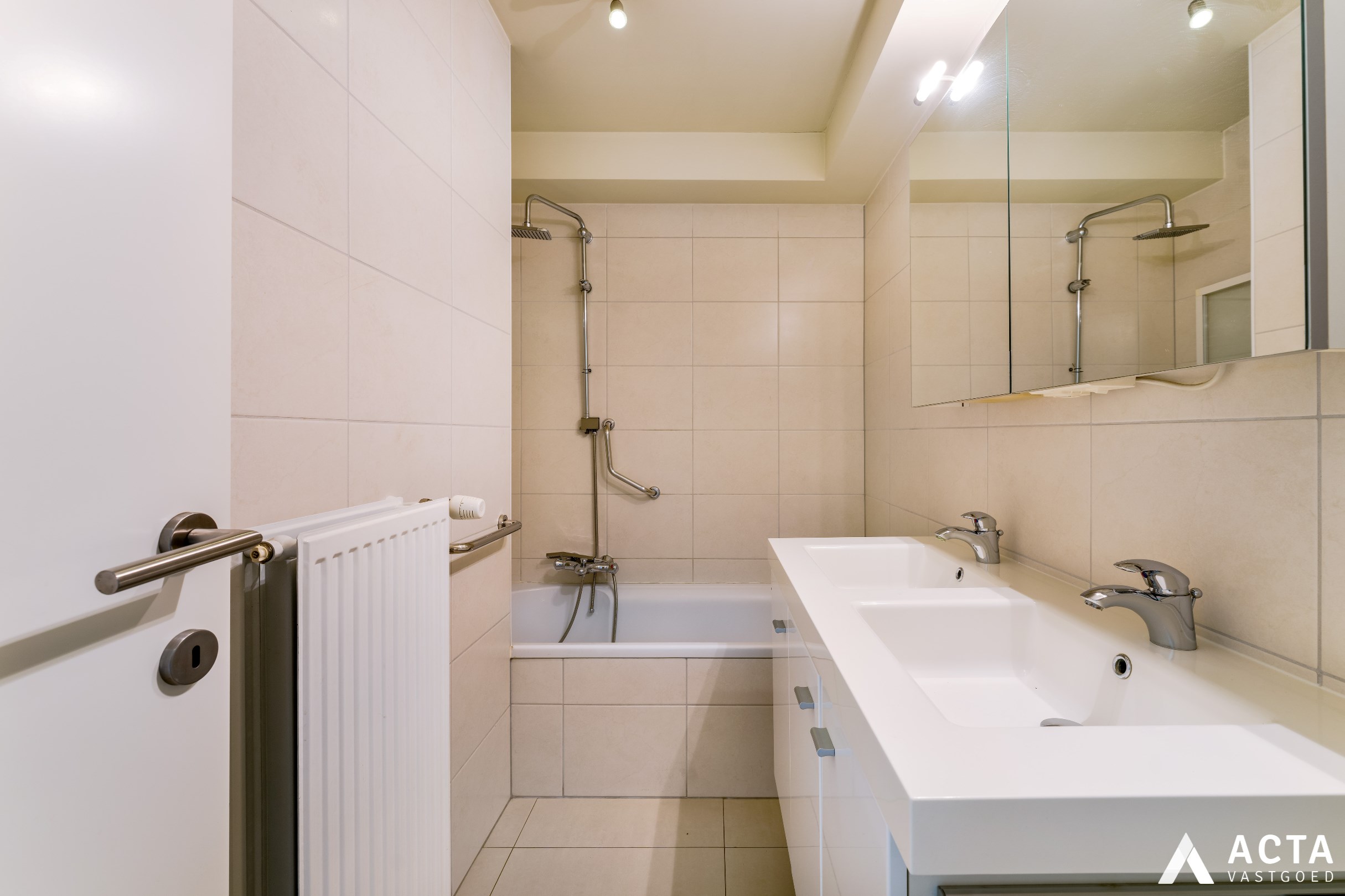 Instapklaar appartement met twee terrassen in Mariakerke! 