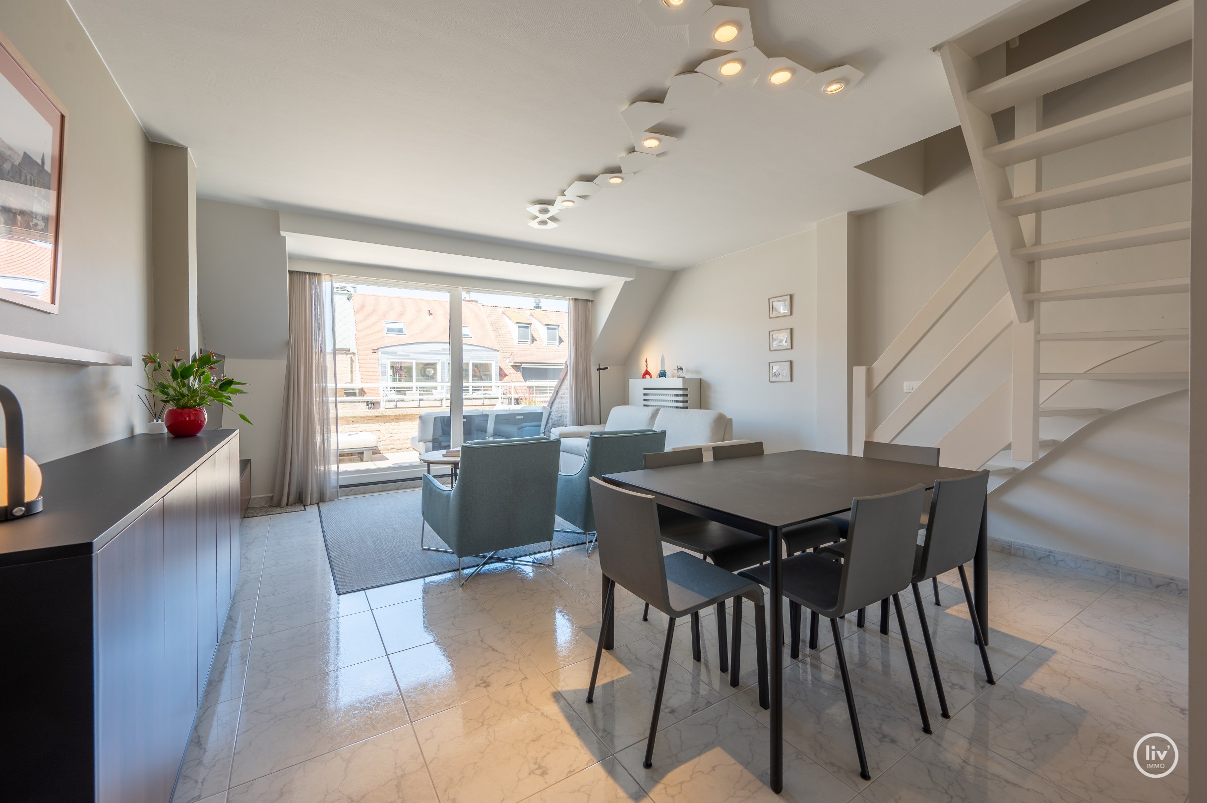 Appartement en duplex lumineux avec 2 grandes terrasses situ&#233; dans l&#39;avenue Paul Parmentier. 