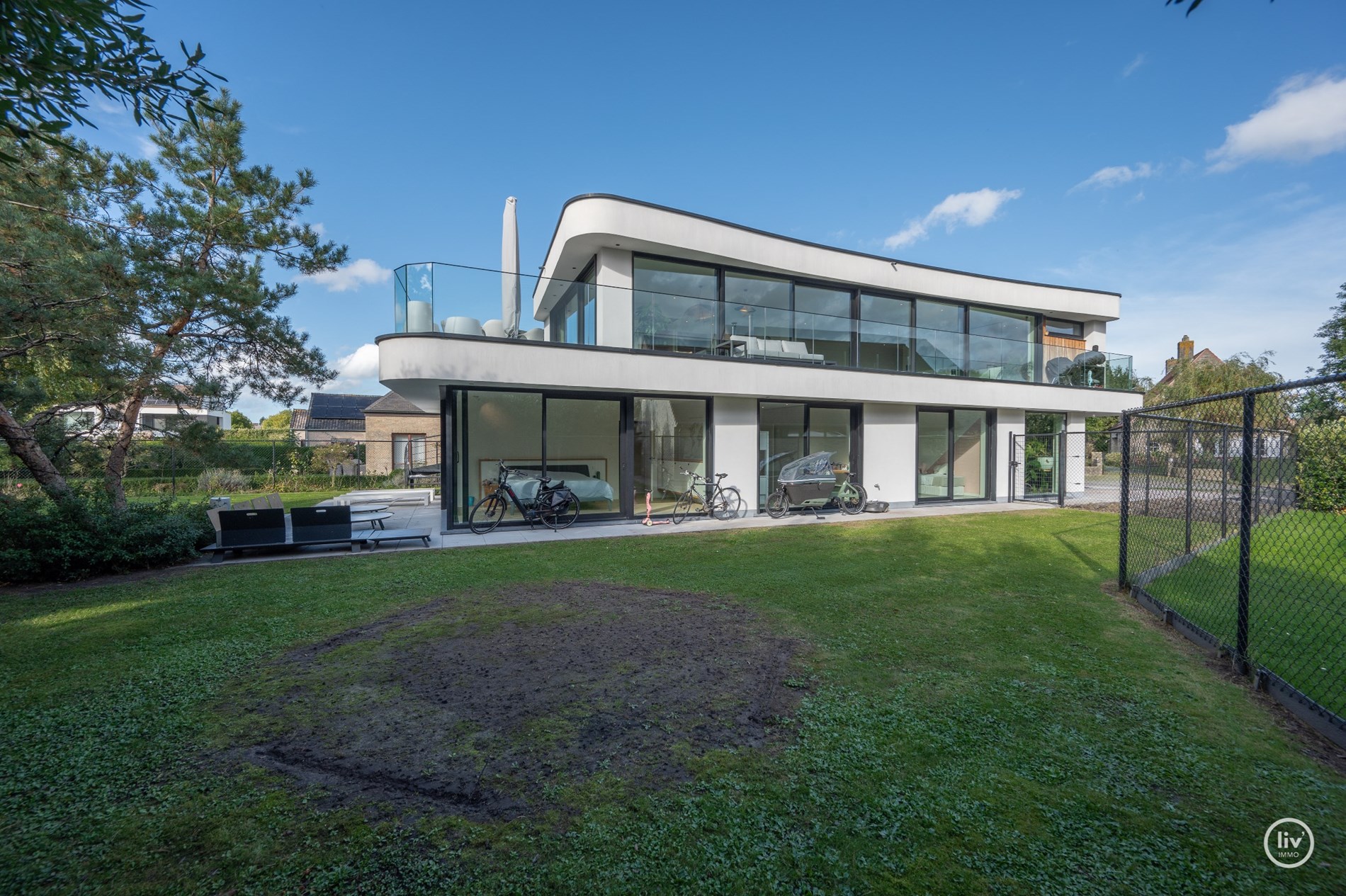 Moderne Alleenstaande r&#233;cente Villa (Bouwjaar 2022) centraal gelegen in Knokke. 