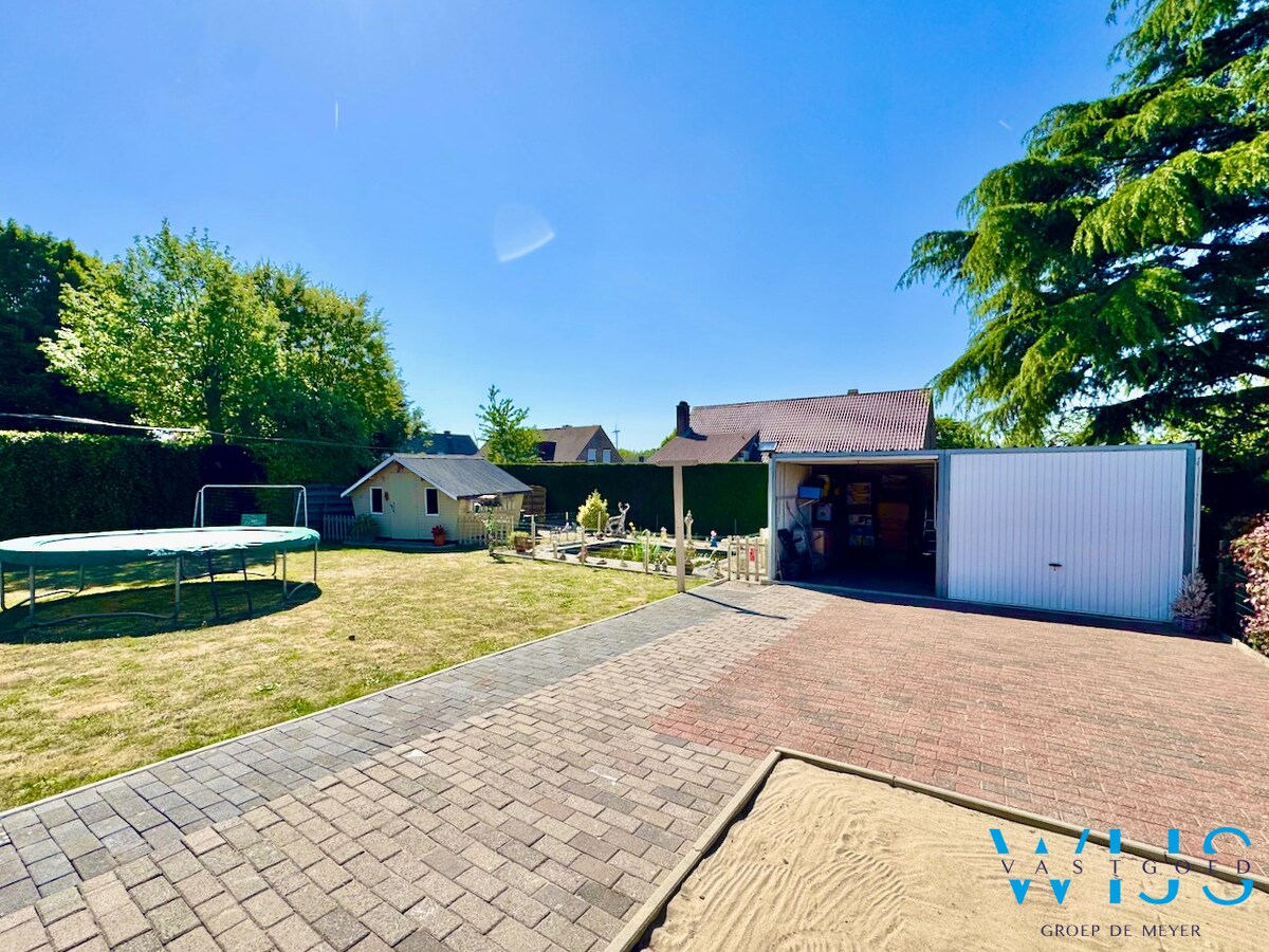 Woonhuis op 1000m&#178; in hartje Ertvelde ! 