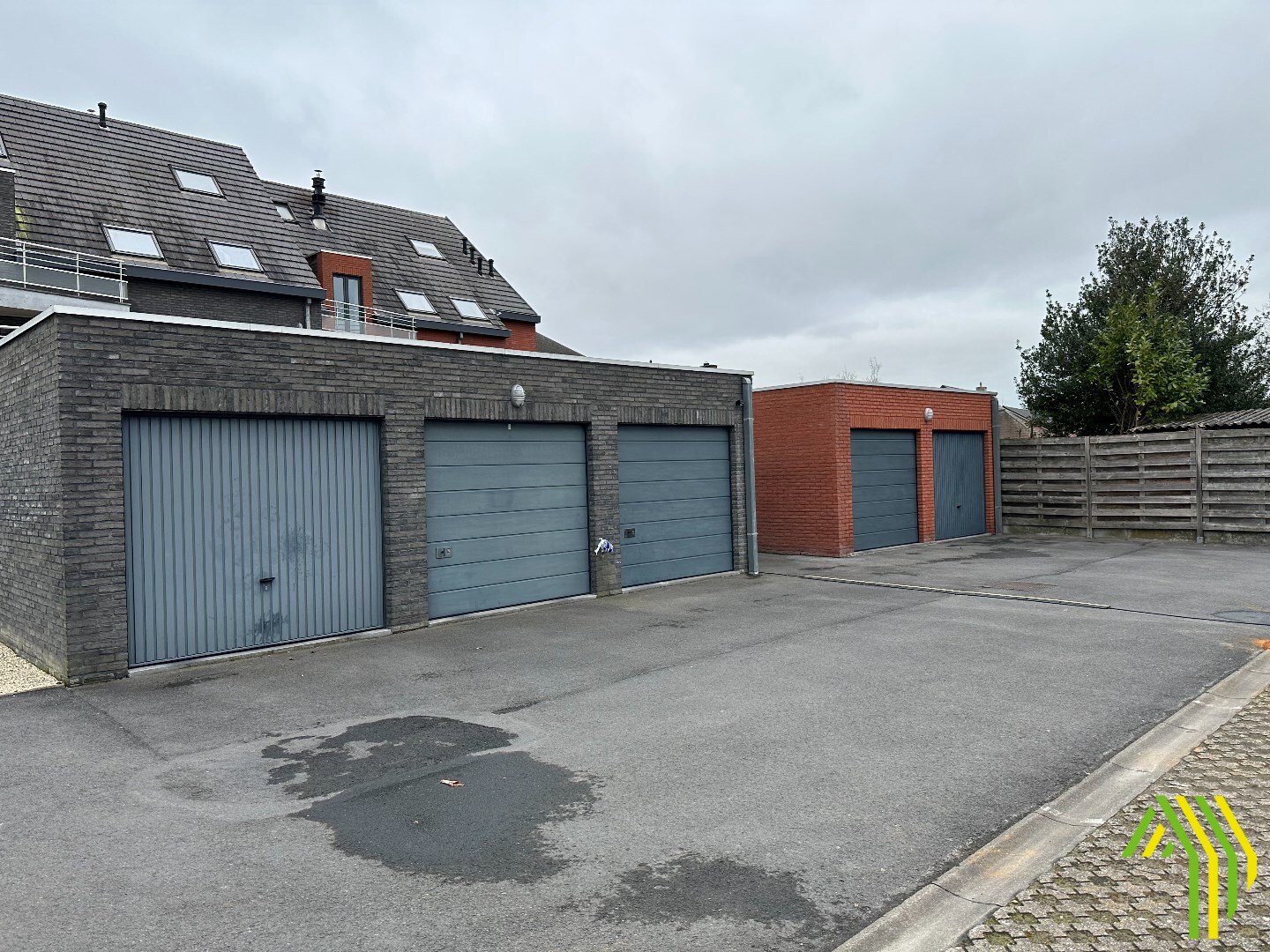 Lichtrijk appartement met twee terrassen en garage 
