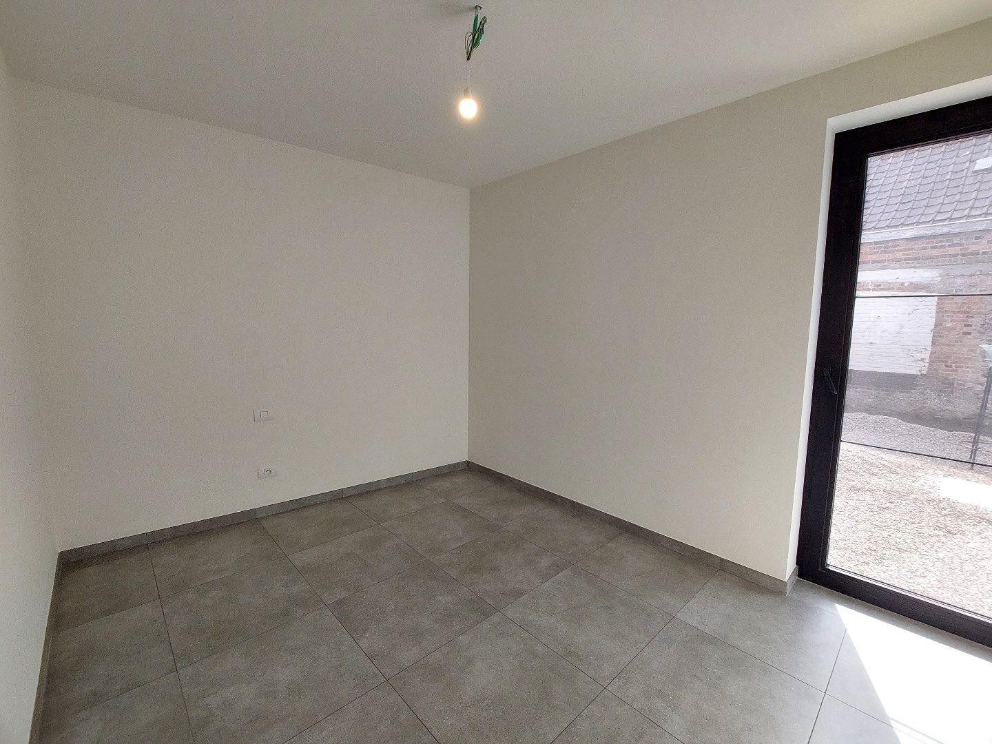 Modern gelijkvloers appartement met tuin en twee slaapkamers 