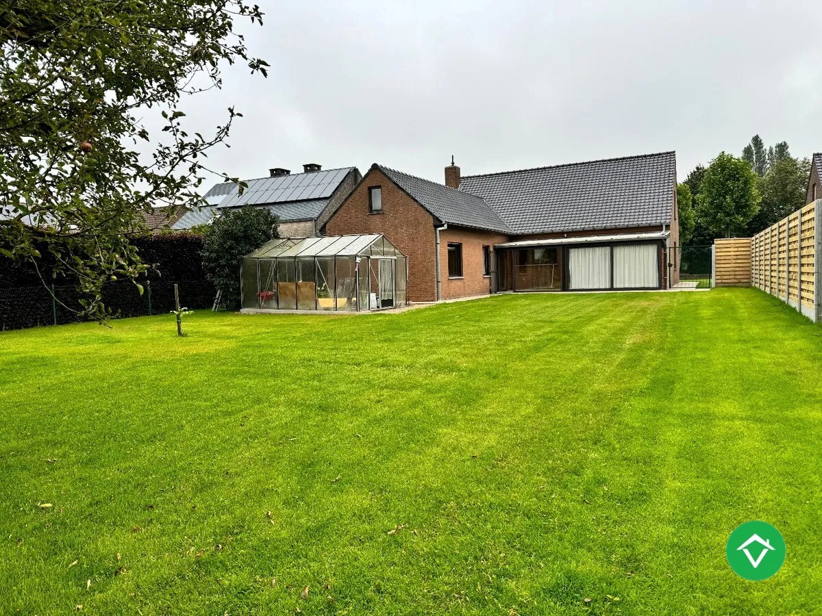 Alleenstaande woning met garage en tuin te Koekelare 
