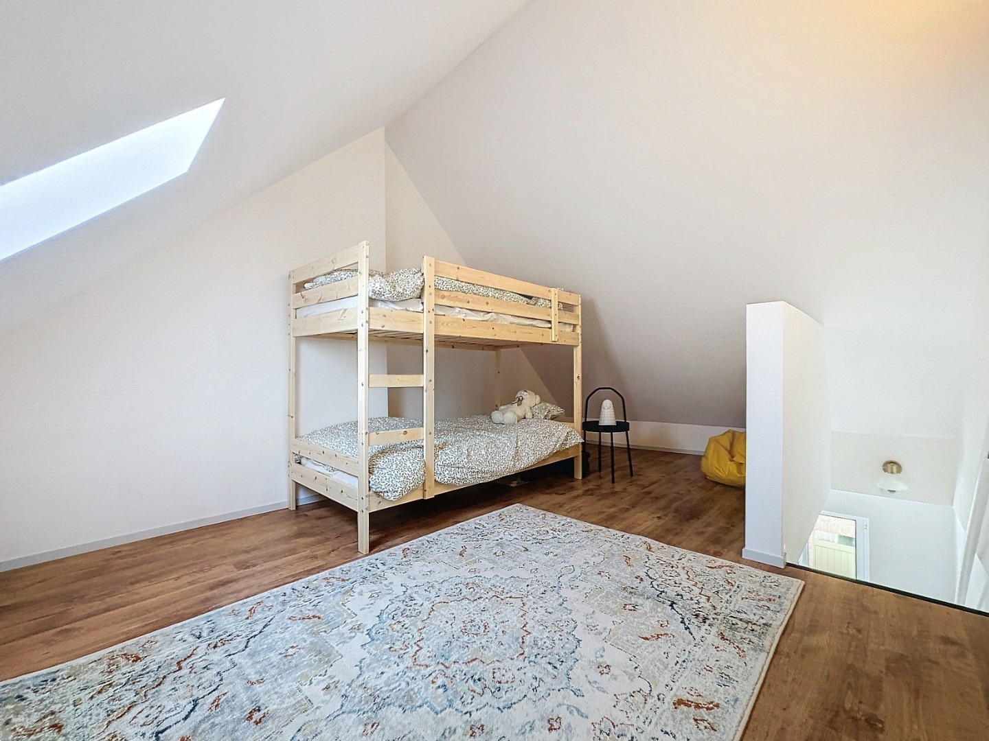 Volledig gerenoveerde woning met 2 grote slaapkamers en mooie tuin 