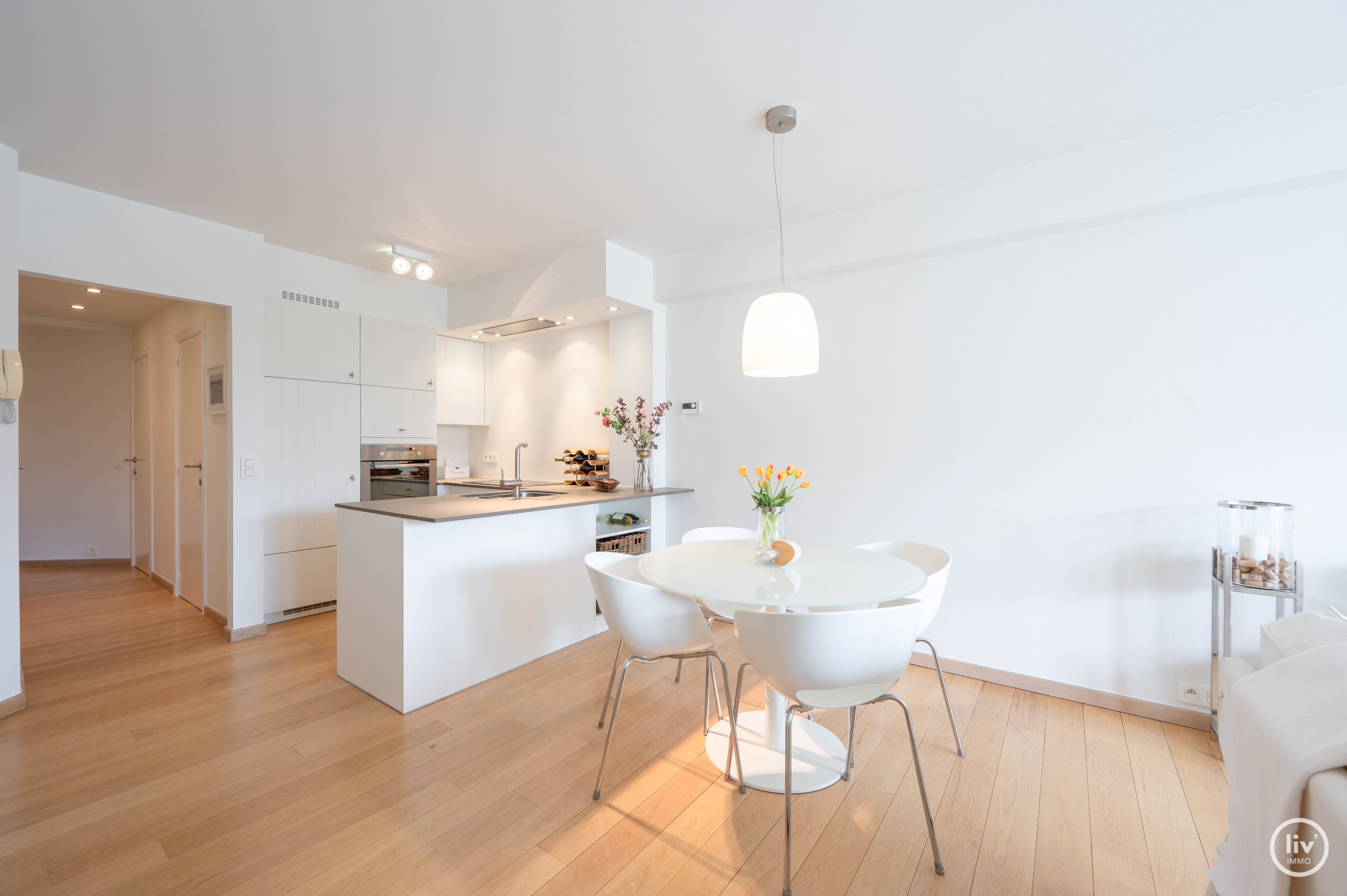 Appartement confortable et r&#233;nov&#233; de 2 chambres dans une rue adjacente &#224; l&#39;avenue Dumortier &#224; Knokke. 