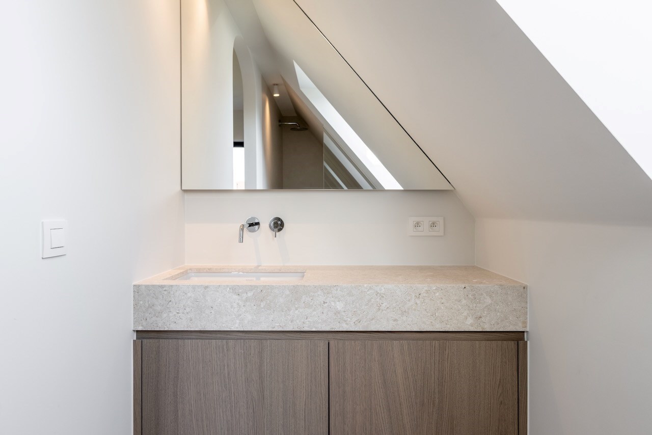 Prachtig gerenoveerde alleenstaande woning met oprit gelegen in een rustige wijk in Knokke nabij de Magere Schorre. 
