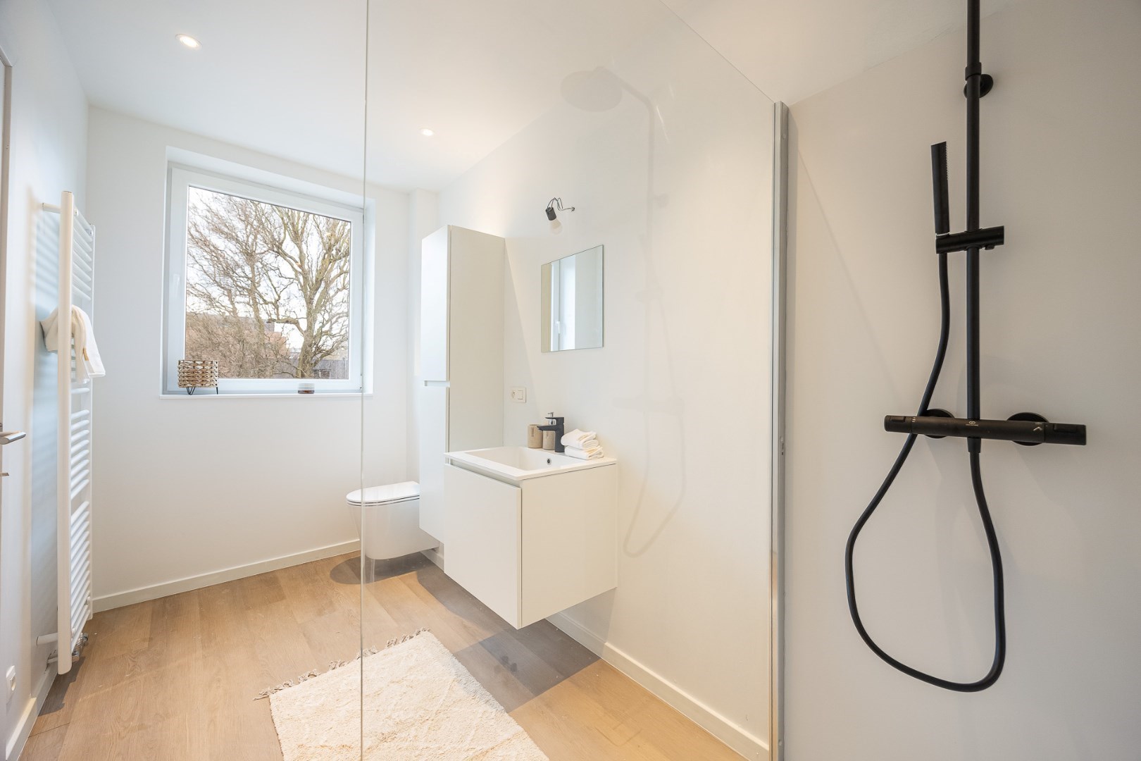 Gerenoveerde rijwoning met 3 slaapkamers 