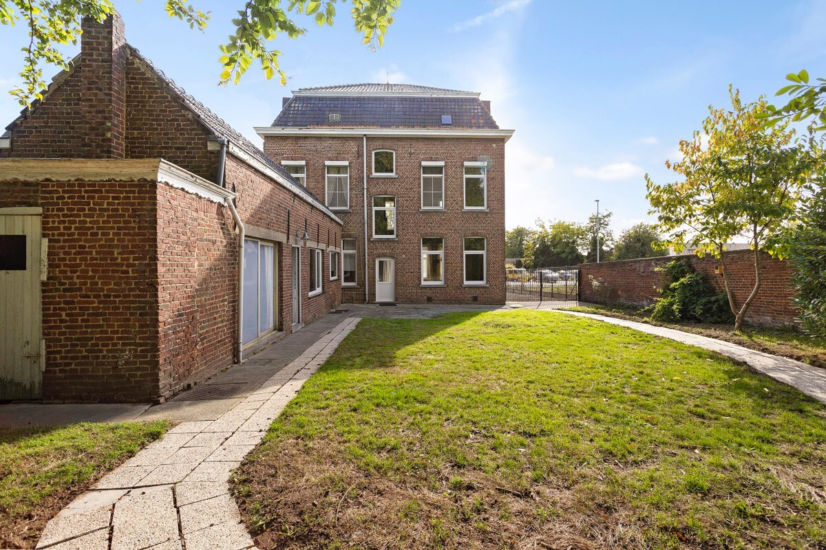 Maison de ma&#238;tre pleine de caract&#232;re avec jardin clos &#224; Ophasselt 