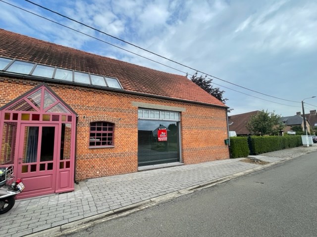 Ruim appartement met &#233;&#233;n slaapkamer , tuin en terras rustig gelegen in Geel! 