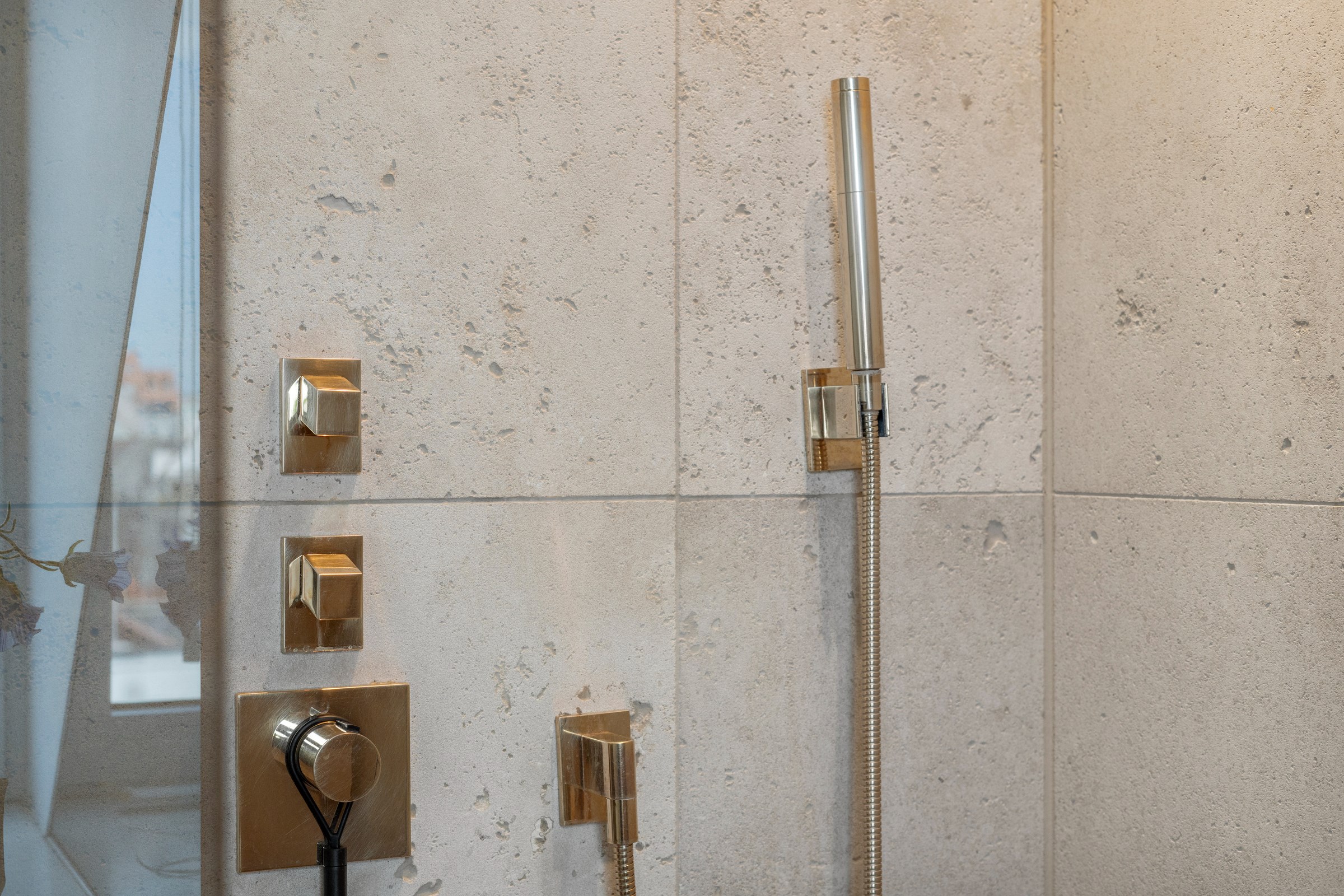 Luxueus duplex-hoekappartement, voorzien van alle comfort, nabij het Rubensplein (Mogelijkheid tot aankoop van een inpandige garage-staanplaats) 