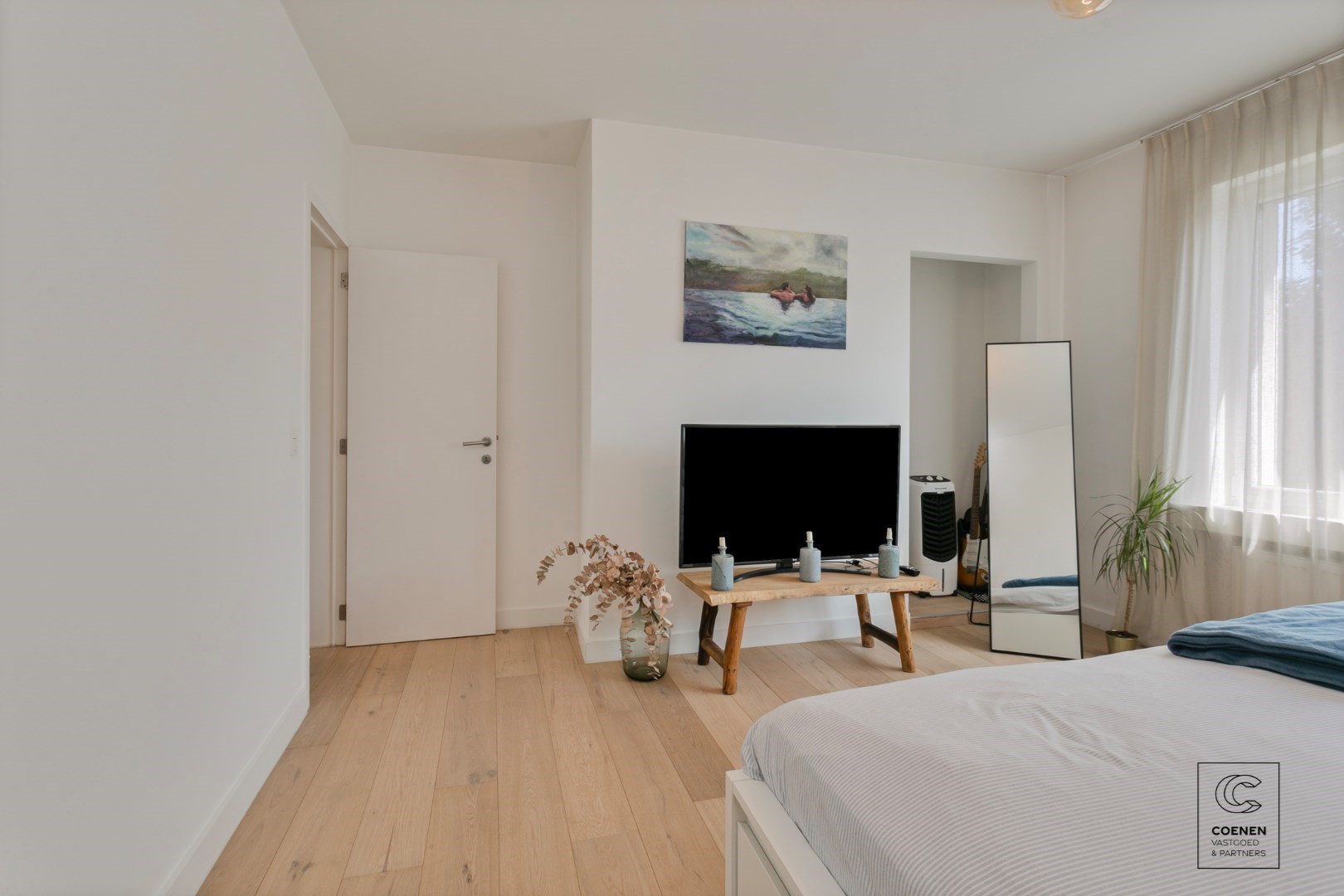 IN OPTIE! Prachtig gerenoveerd en zeer lichtrijk appartement op een centrale locatie te Berchem (Pulhof) 