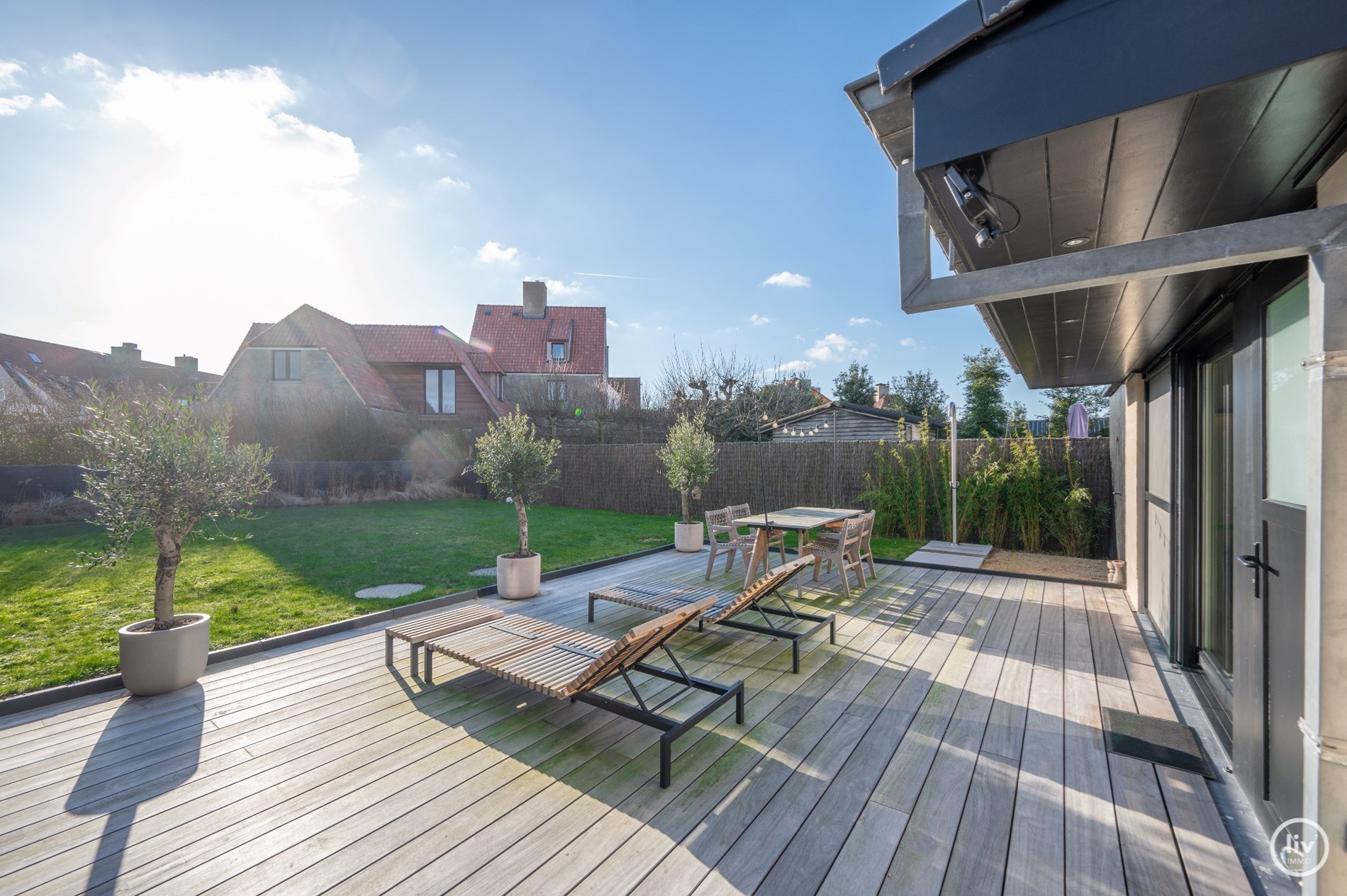 Belle maison individuelle r&#233;nov&#233;e avec go&#251;t dans un emplacement de premier choix dans la rue Kalfstraat &#224; Knokke. 