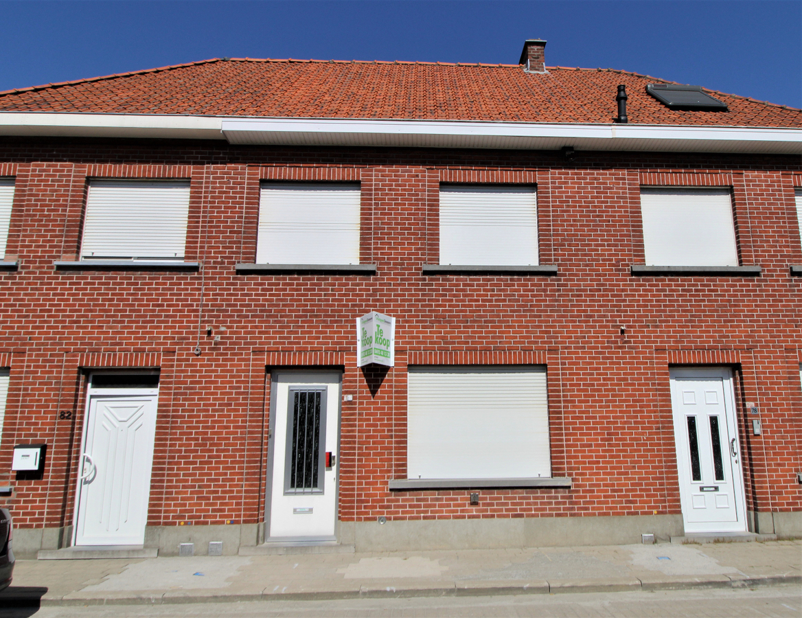 Rijwoning met 3 slaapkamers en tuin met uitweg te Roeselare 