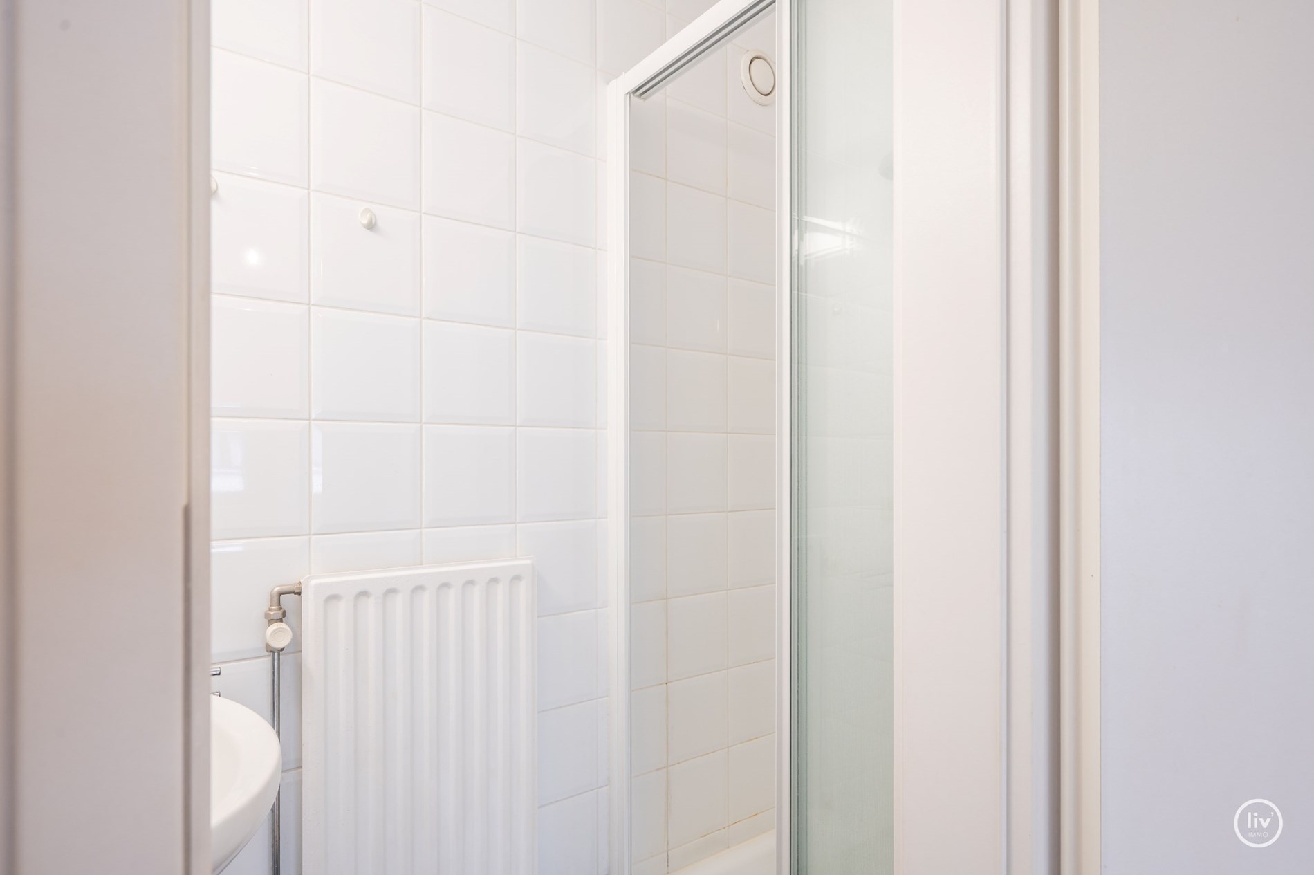 Lichtrijk hoekappartement met twee volwaardige slaapkamers gelegen in het centrum van Knokke. 