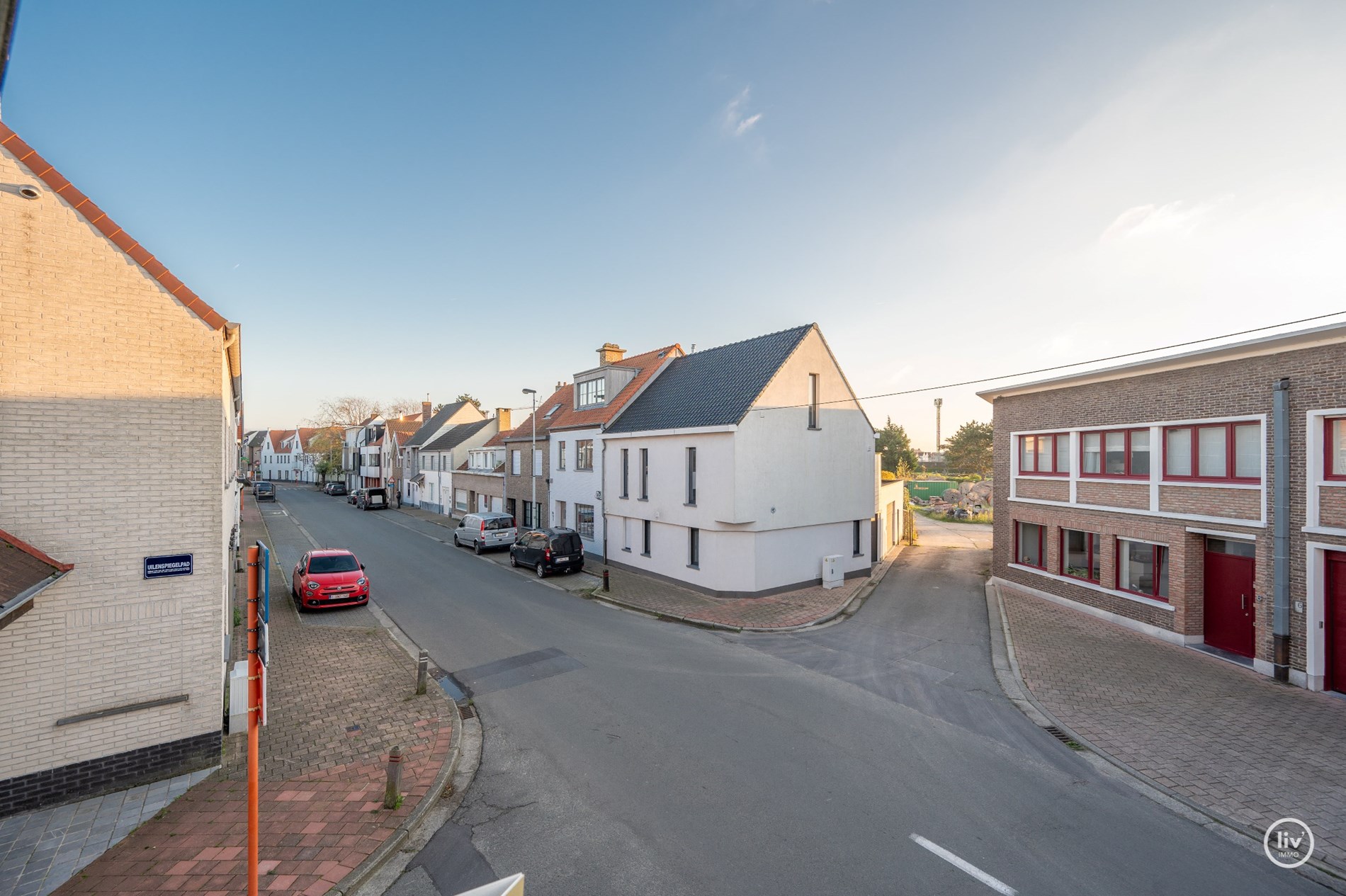 Appartement soign&#233; et contemporain avec une belle terrasse d&#39;angle orient&#233;e au sud, situ&#233; dans le vieux Knokke &#224; distance de marche du march&#233; aux l&#233;gumes de Knokke. 