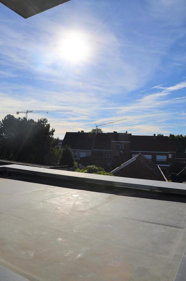 Lichtrijk nieuwbouw appartement met 2 slaapkamers, ruim terras en garage 