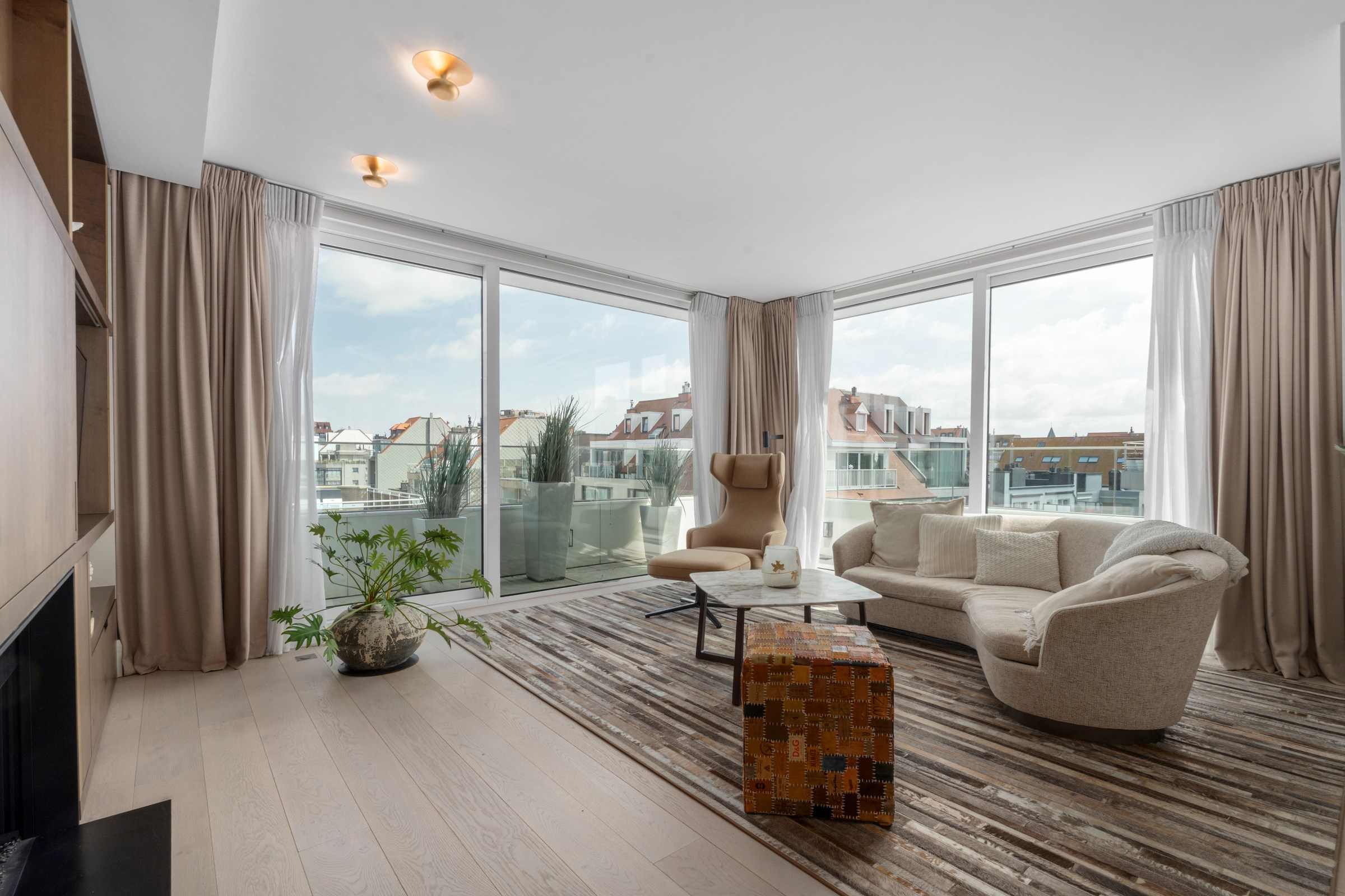Luxueus duplex-hoekappartement, voorzien van alle comfort, nabij het Rubensplein (Mogelijkheid tot aankoop van een inpandige garage-staanplaats) 